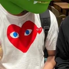 Play Comme des Garcons Red Double Heart T-Shirt White 착용 스타일