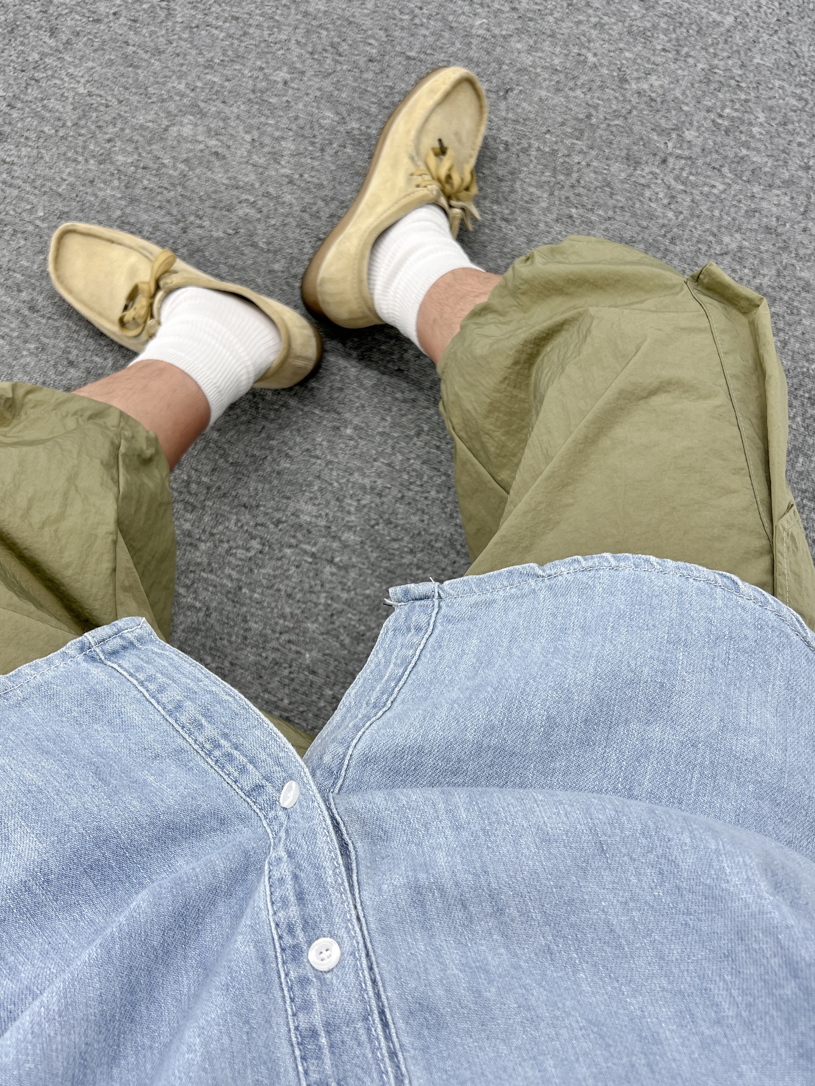 Clarks Wallabee Maple Suede 착용 스타일 - 2