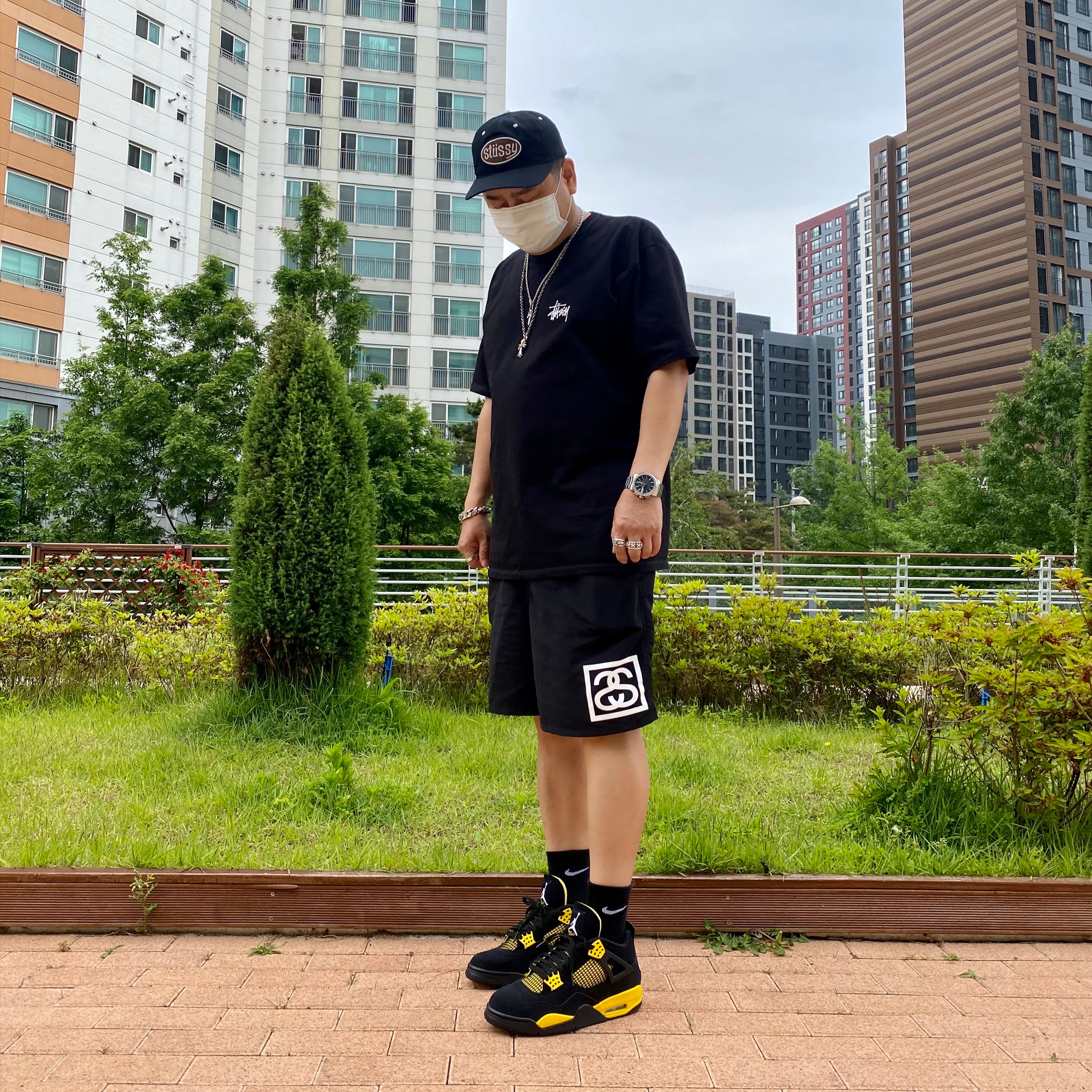 Stussy Melted T-Shirt Black, Jordan 4 Retro Thunder 2023 착용 스타일 - 3