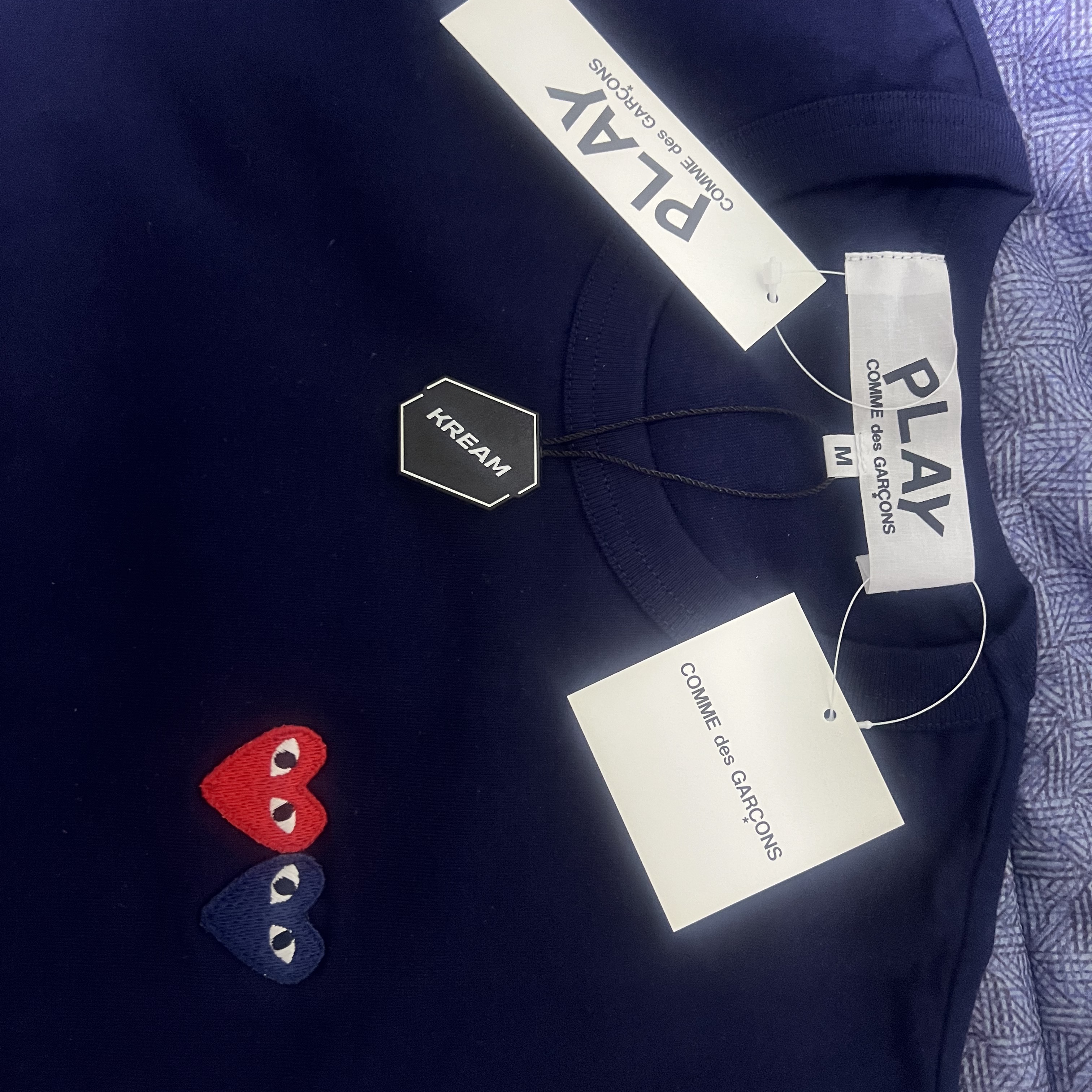 Play Comme des Garcons Double Heart T-Shirt Navy 착용 스타일 - 1