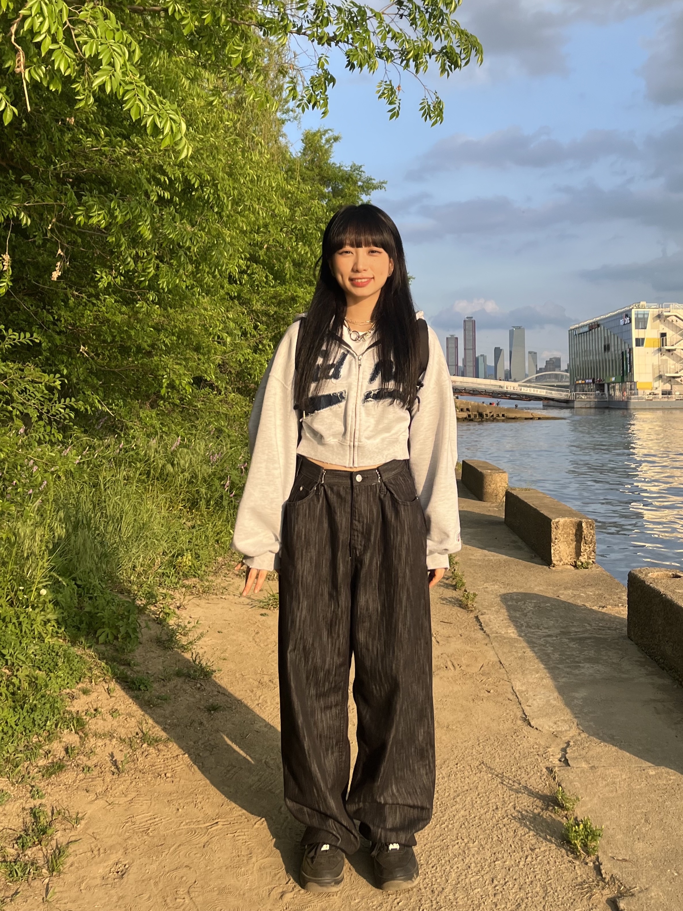 나이키 x 앰부쉬 에어포스 1 로우 SP 블랙, CDG 백팩 블랙 착용 스타일 - 1