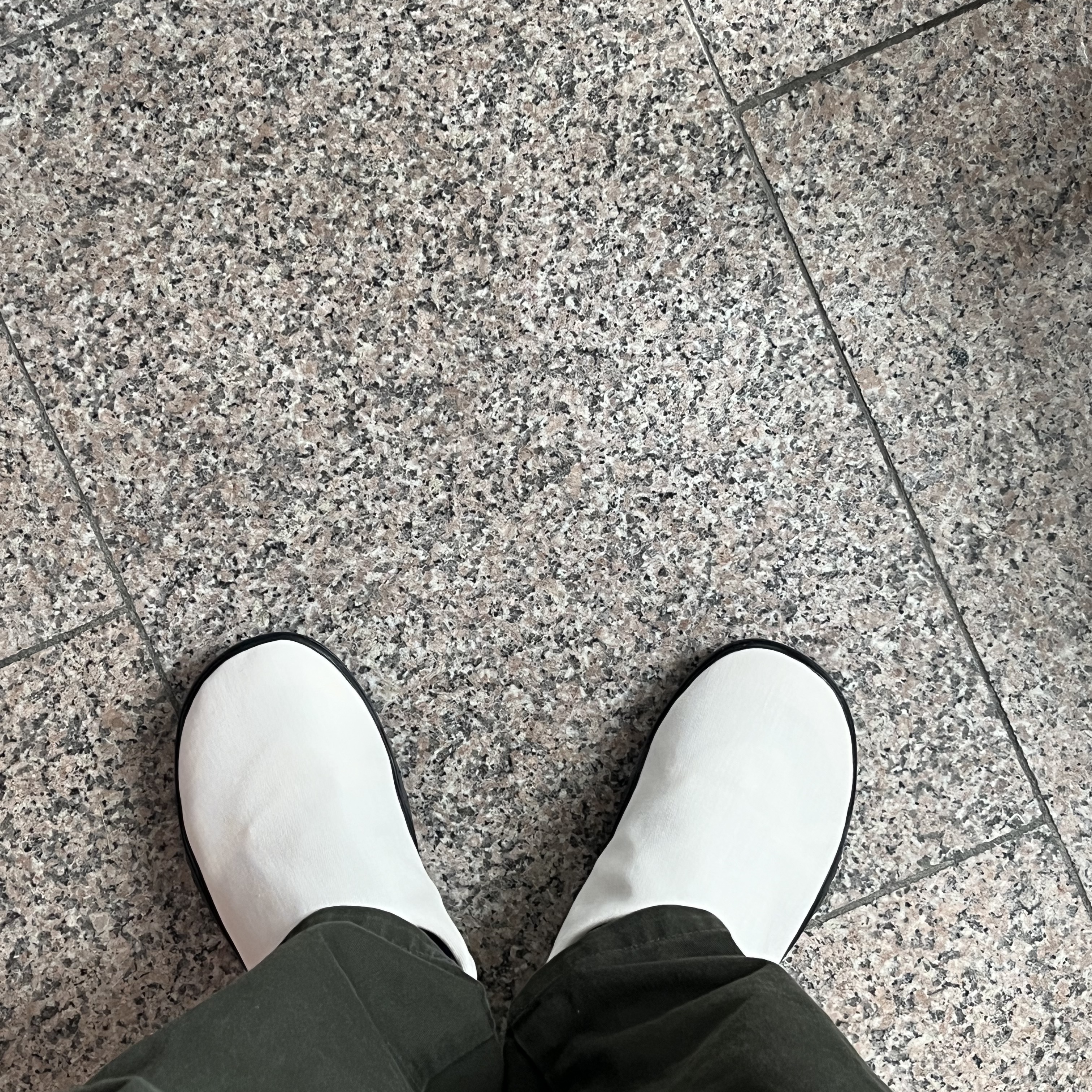 Nike ACG Moc Summit White and Black 착용 스타일 - 1