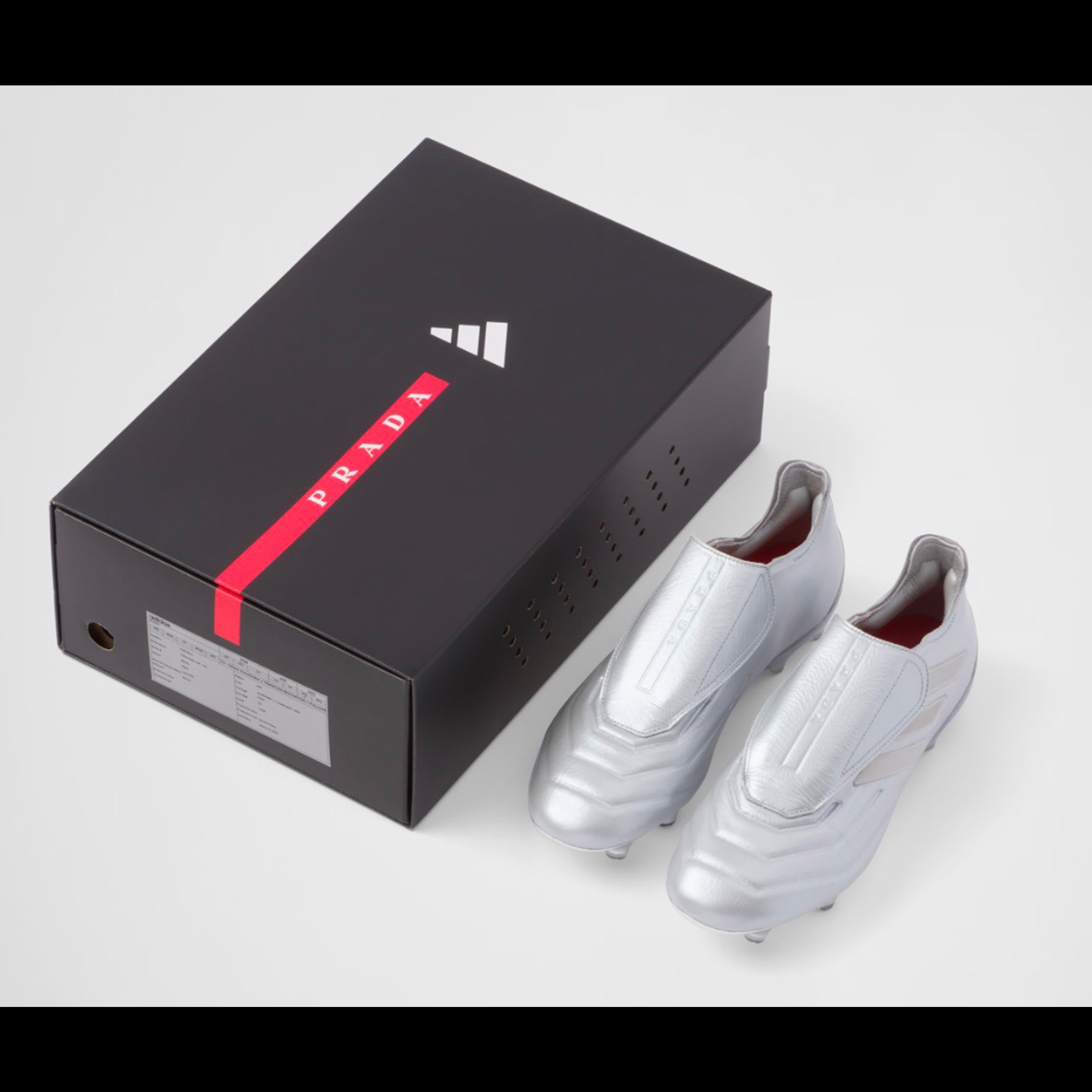 Adidas x Prada Copa Pure Luxury.1 FG Clear Grey, Adidas x Prada Predator Accuracy Luxury.1 Low FG Silver Metallic 착용 스타일 - 3
