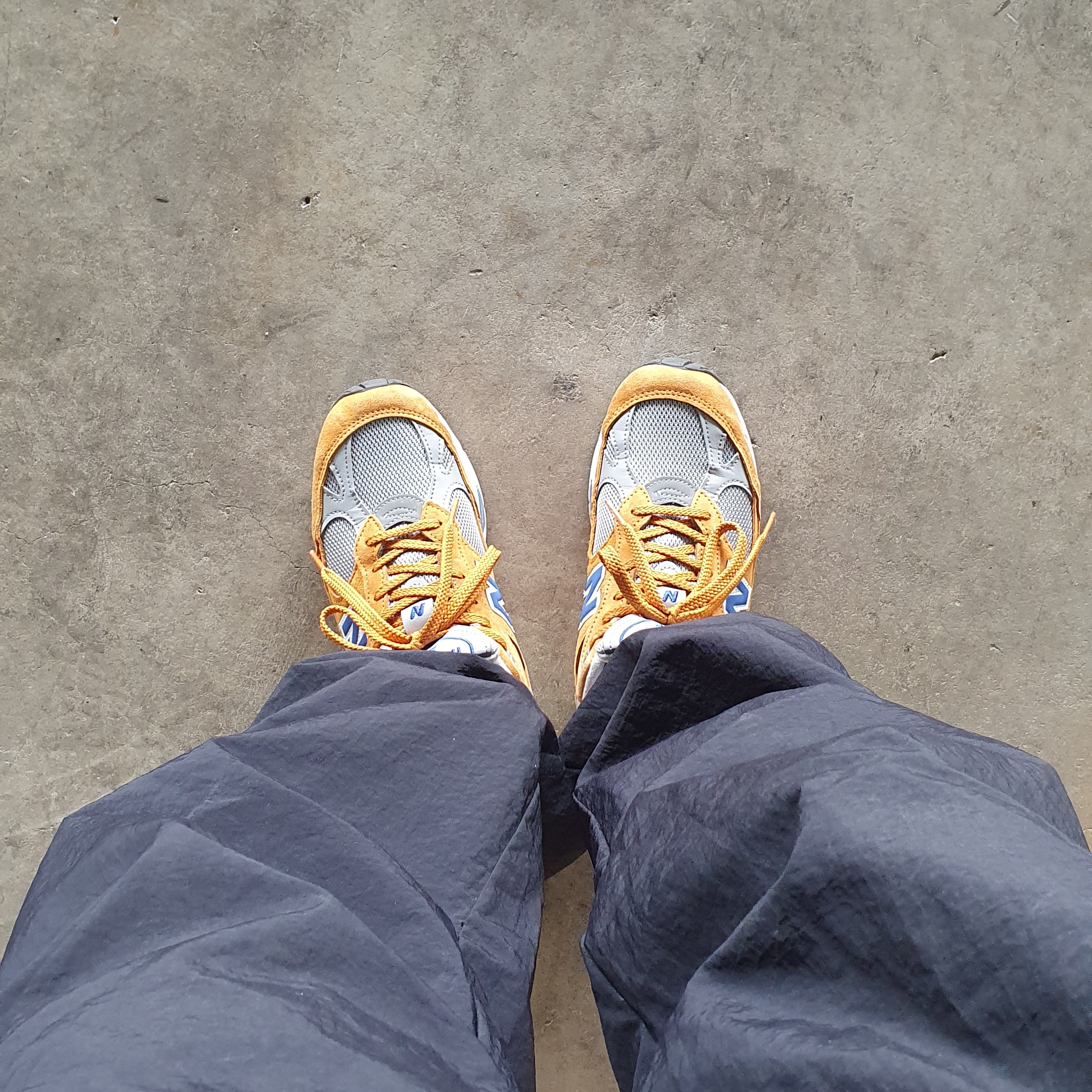 New Balance 991 Made in UK Yellow Blue 착용 스타일