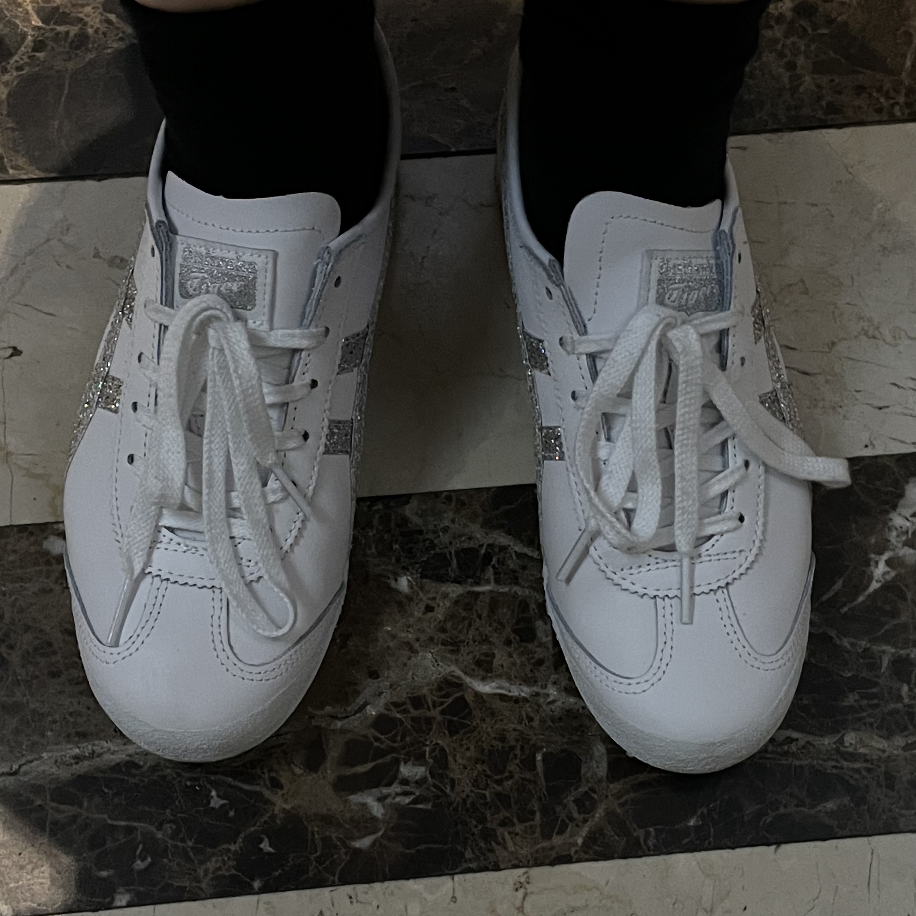 (W) Onitsuka Tiger Mexico 66 White Silver 착용 스타일