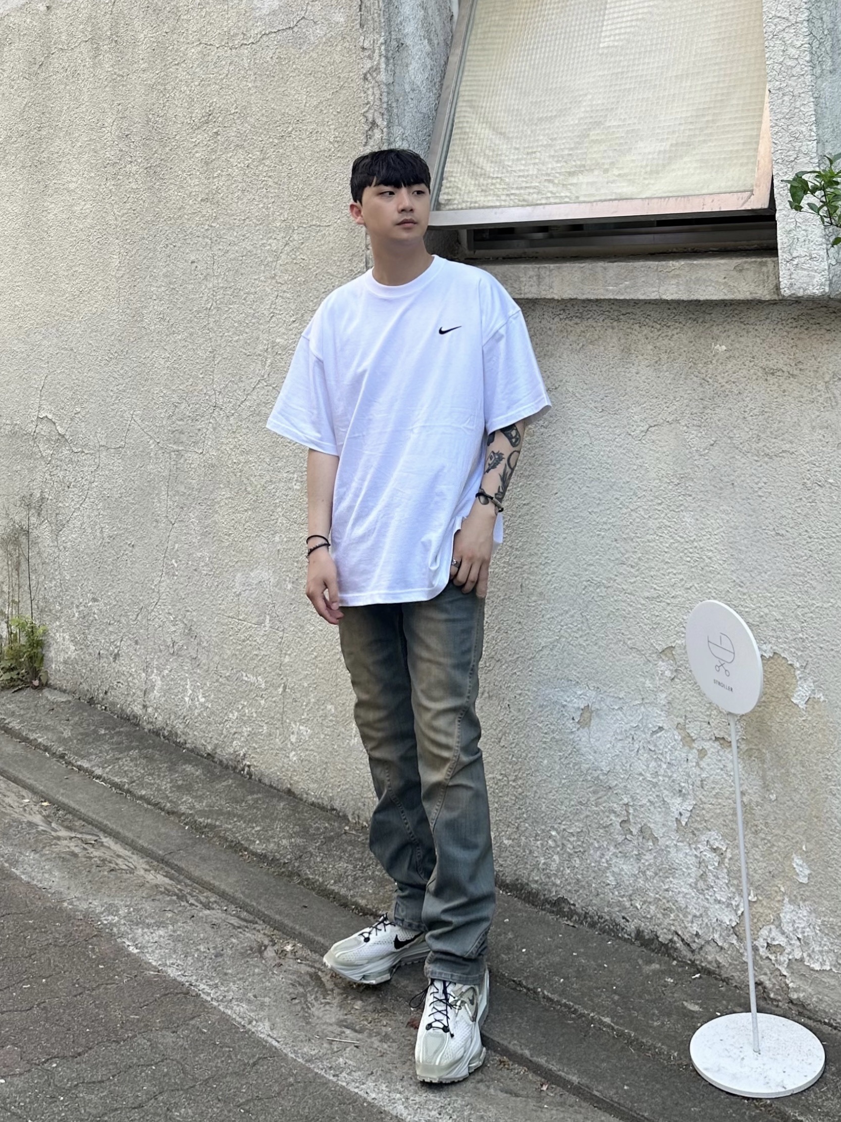 Nike x Stussy T-Shirt White (DV1774-100), Nike x Matthew M Williams Zoom 004 Stone 착용 스타일