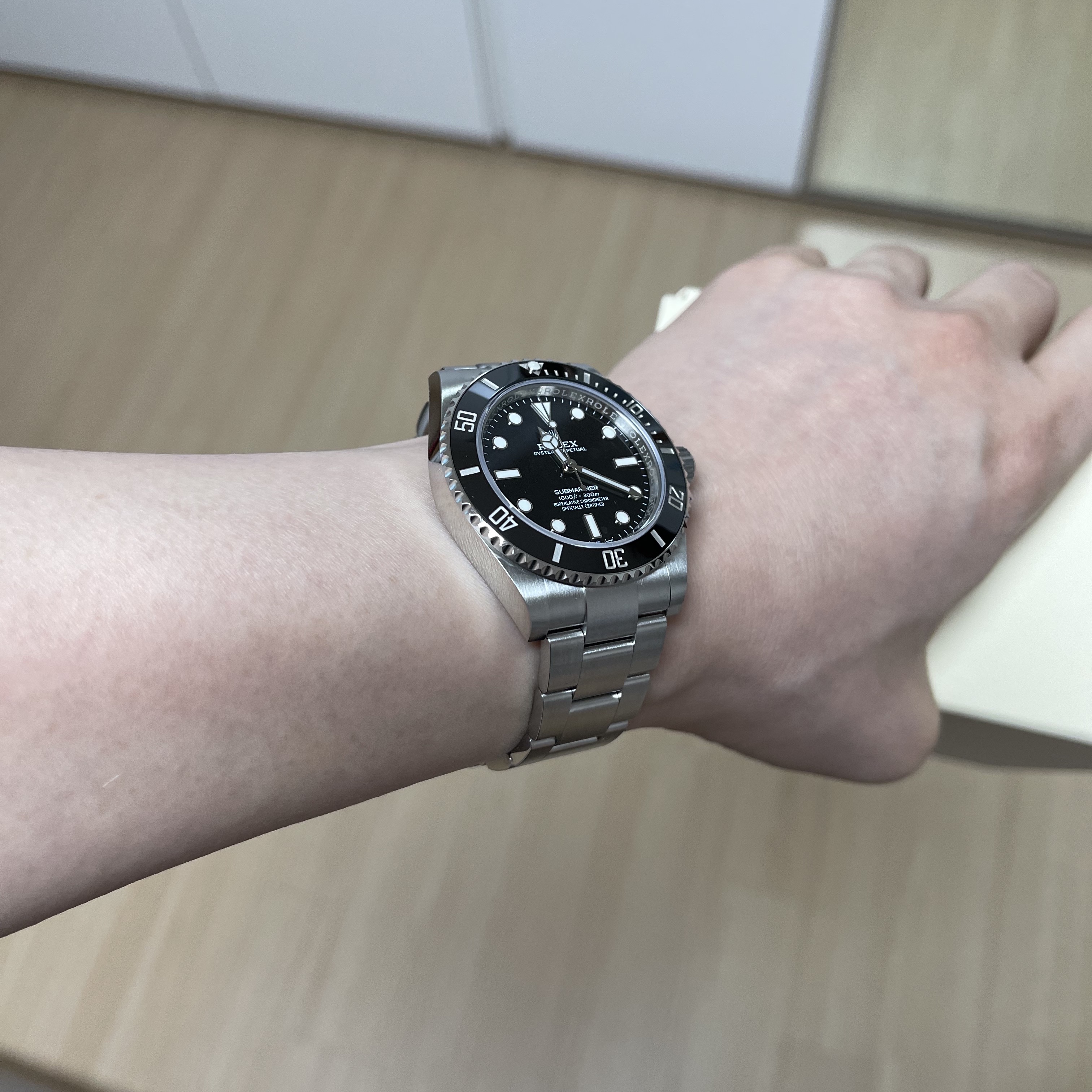 Rolex Submariner 41mm 124060 Black Oyster 착용 스타일