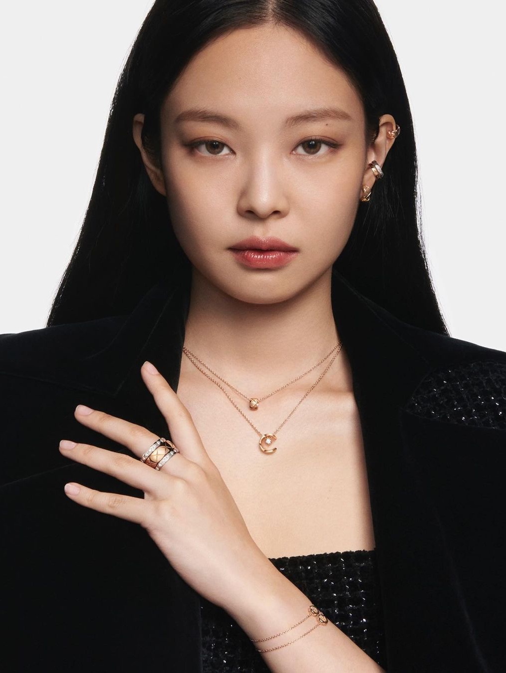 (W) Chanel Coco Crush Necklace Quilted Motif & 18K Beige Gold, Chanel Coco Crush Ring Quilted Motif Small & 18K Beige Gold 착용 스타일