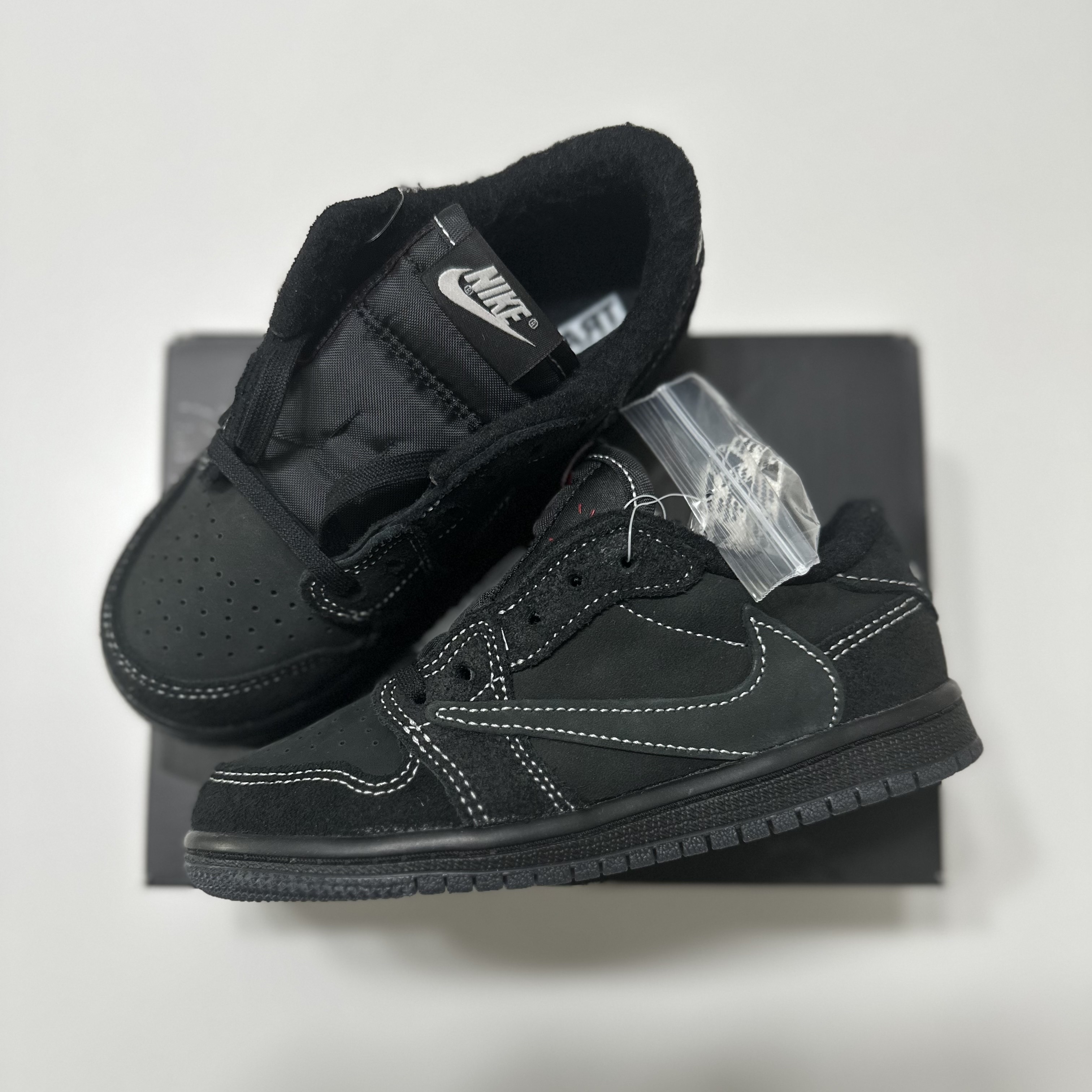 (TD) Jordan 1 x Travis Scott Retro Low OG SP Black Phantom 착용 스타일