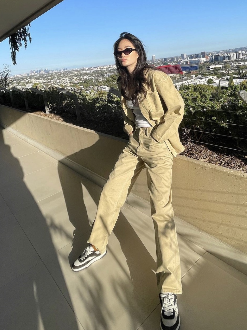 (W) Calvin Klein x Jennie 90's Straight Fit Denim Mojave Desert, (W) Calvin Klein x Jennie Relaxed Fit Denim Shirt Mojave Desert 착용 스타일 - 2