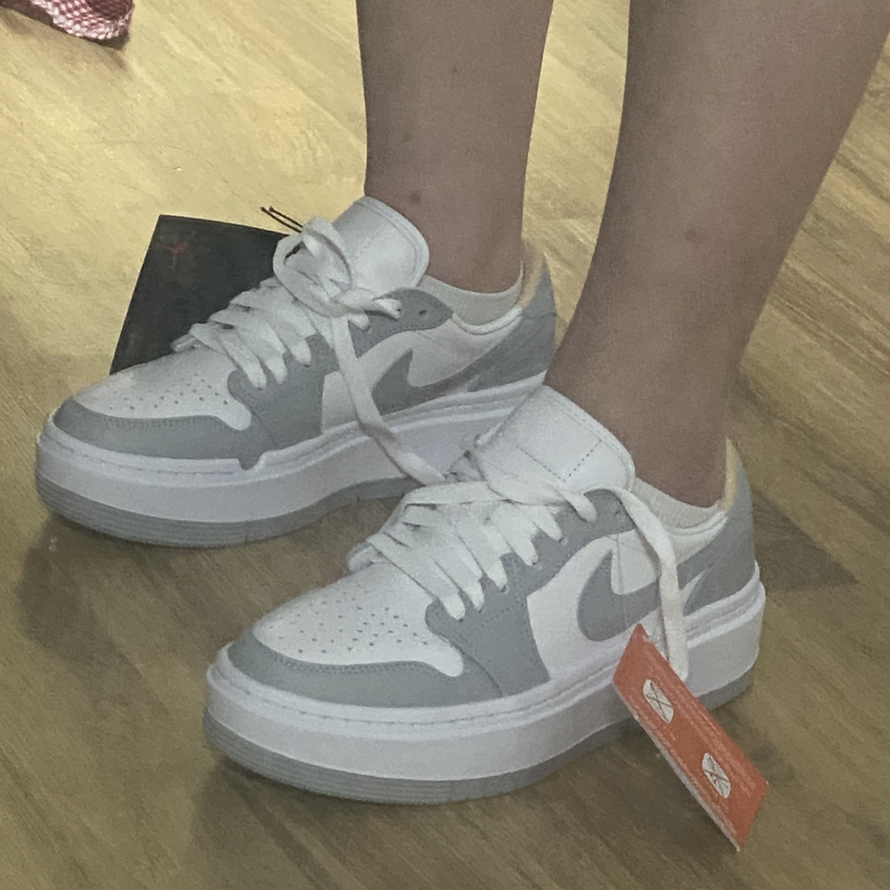 (W) Jordan 1 Elevate Low White and Wolf Grey 착용 스타일