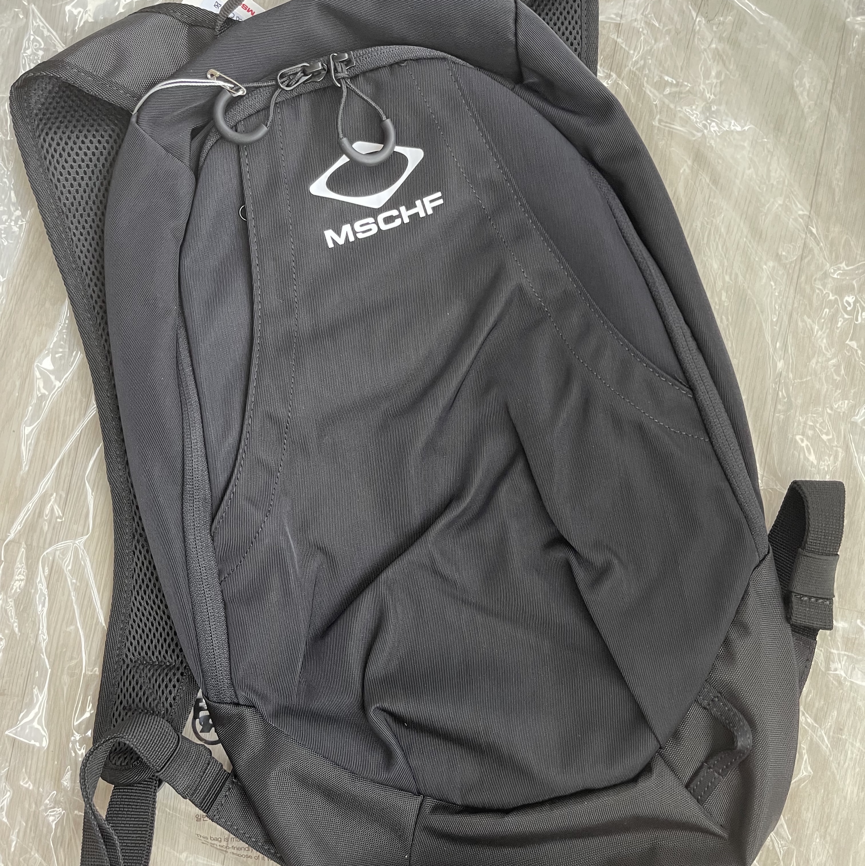 Mischief Rhombus Backpack Black 착용 스타일