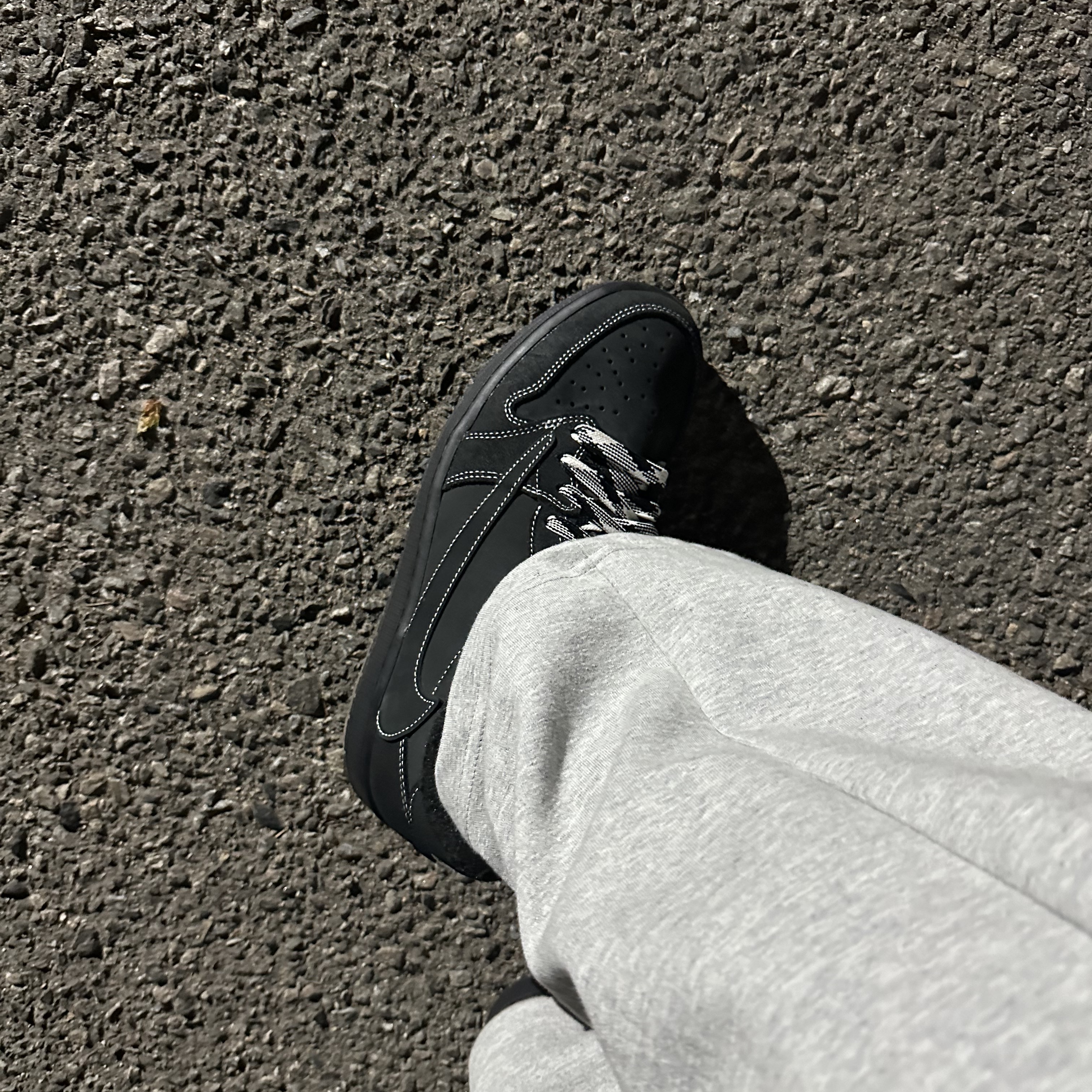 Jordan 1 x Travis Scott Retro Low OG SP Black Phantom 착용 스타일