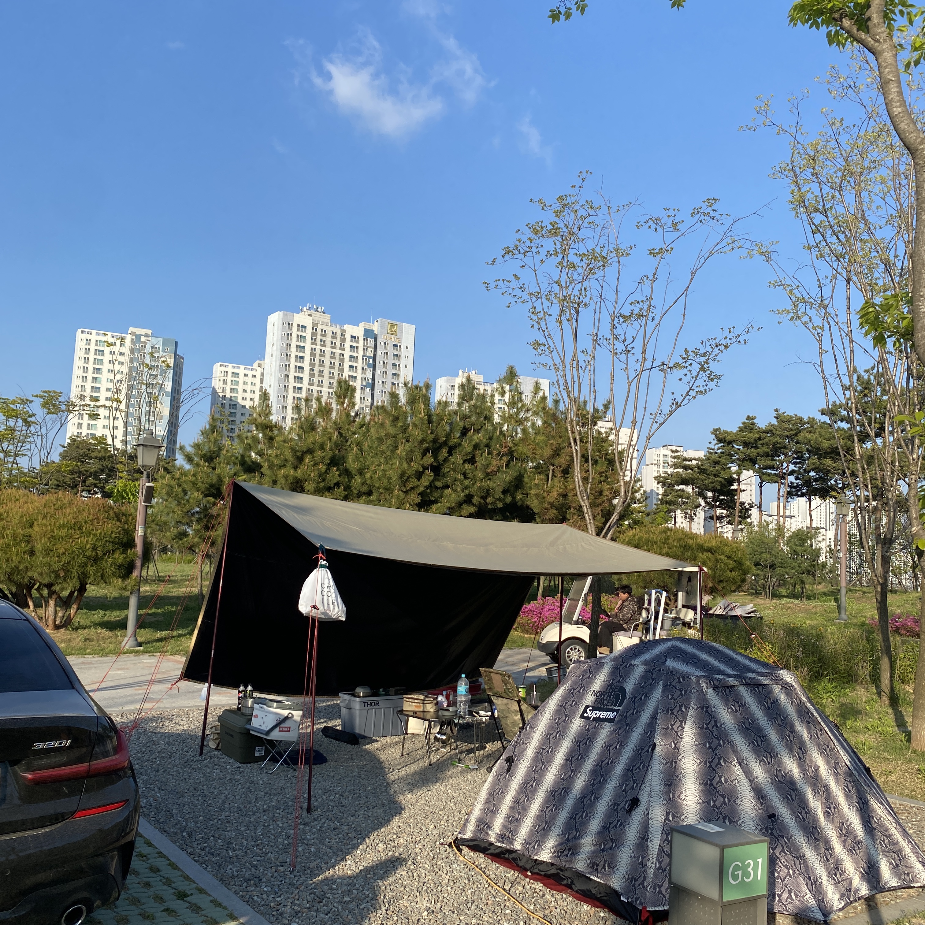 Supreme x The North Face Snakeskin Taped Seam Stormbreak 3 Tent Black - 18SS, Snow Peak Jikaro Table 착용 스타일 - 1