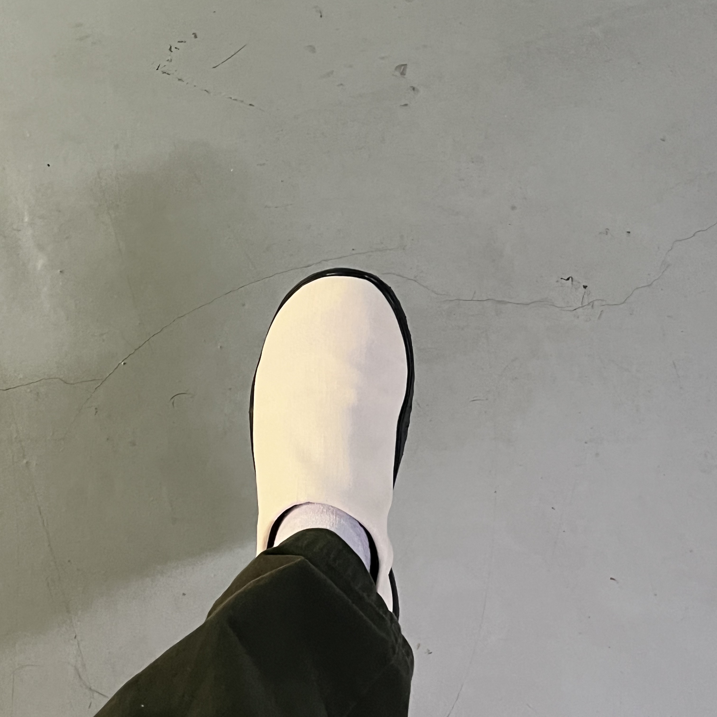 Nike ACG Moc Summit White and Black 착용 스타일 - 2