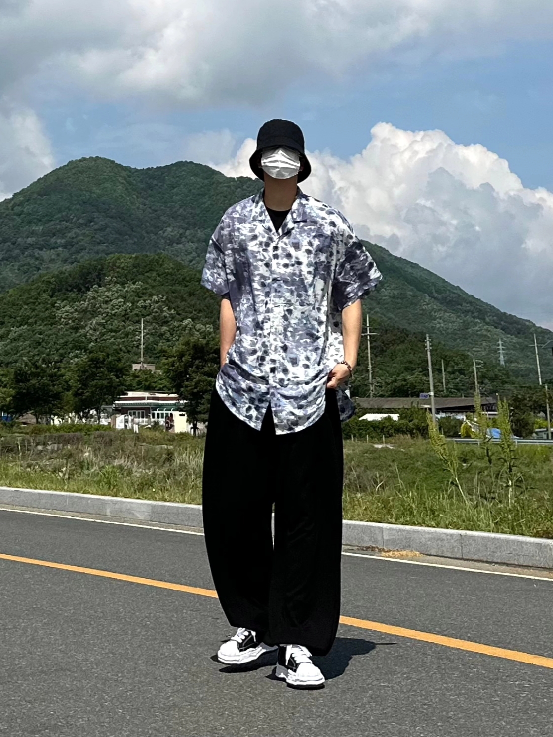 메종 미하라 야스히로 블레이키 OG 솔 캔버스 로우탑 스니커즈 블랙 화이트 착용 스타일 - 5