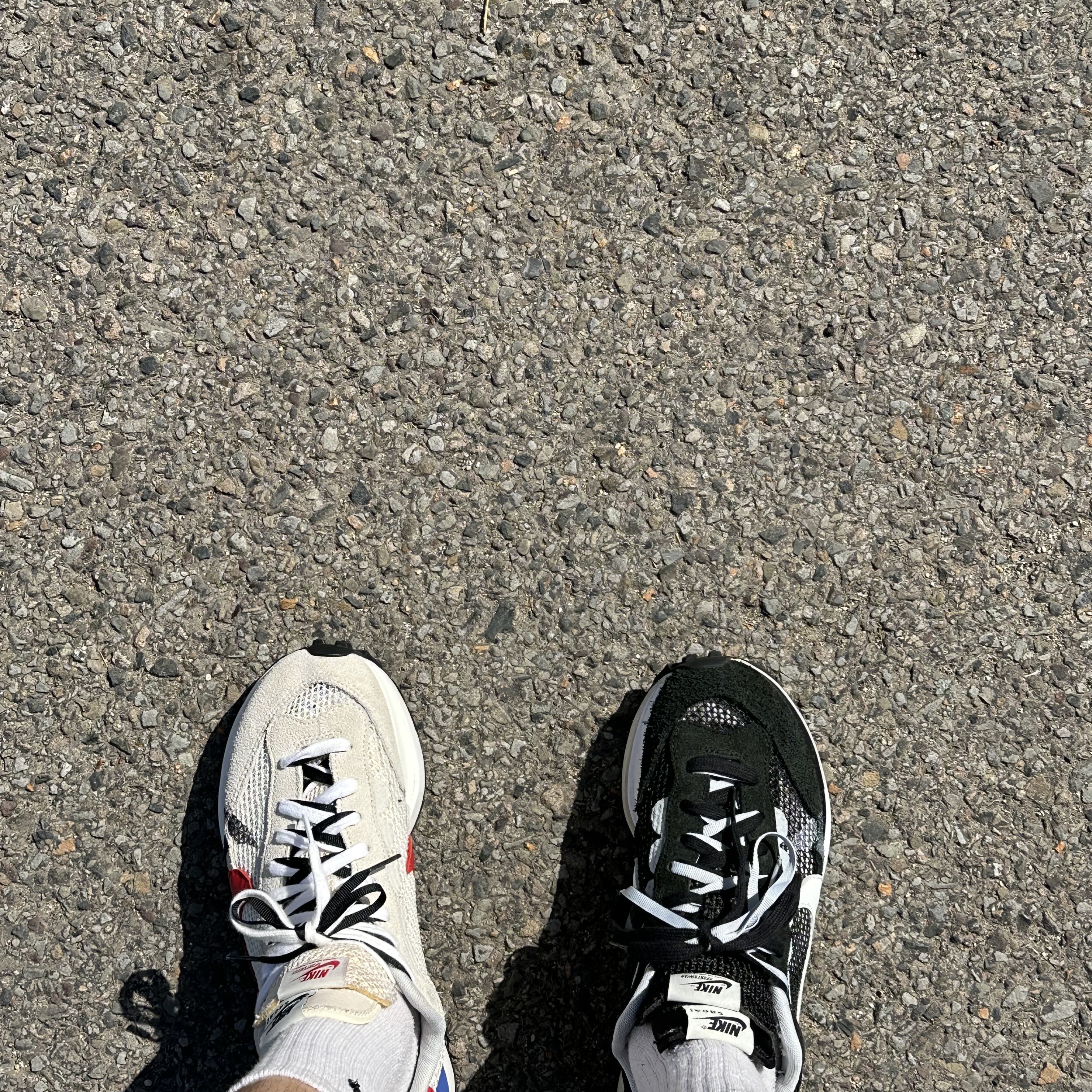Nike x Sacai VaporWaffle Royal Fuchsia, Nike x Sacai VaporWaffle Black White 착용 스타일