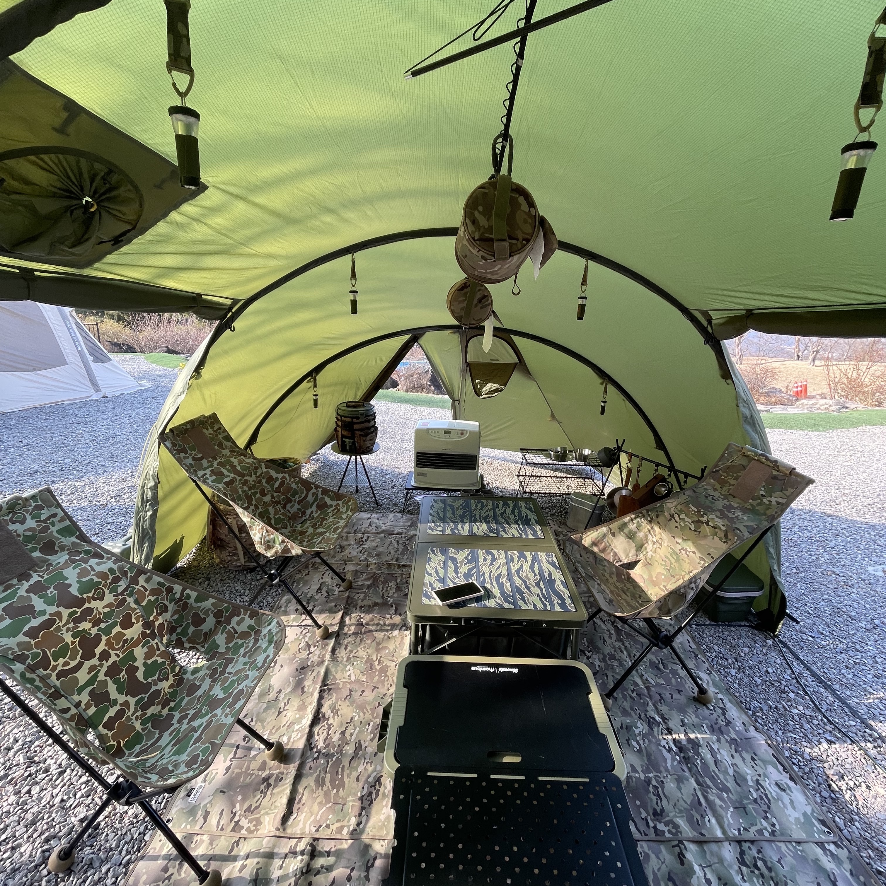 Helinox Tactical Sunset Chair Multicam, Helinox Tactical Sunset Chair Duck Camo 착용 스타일