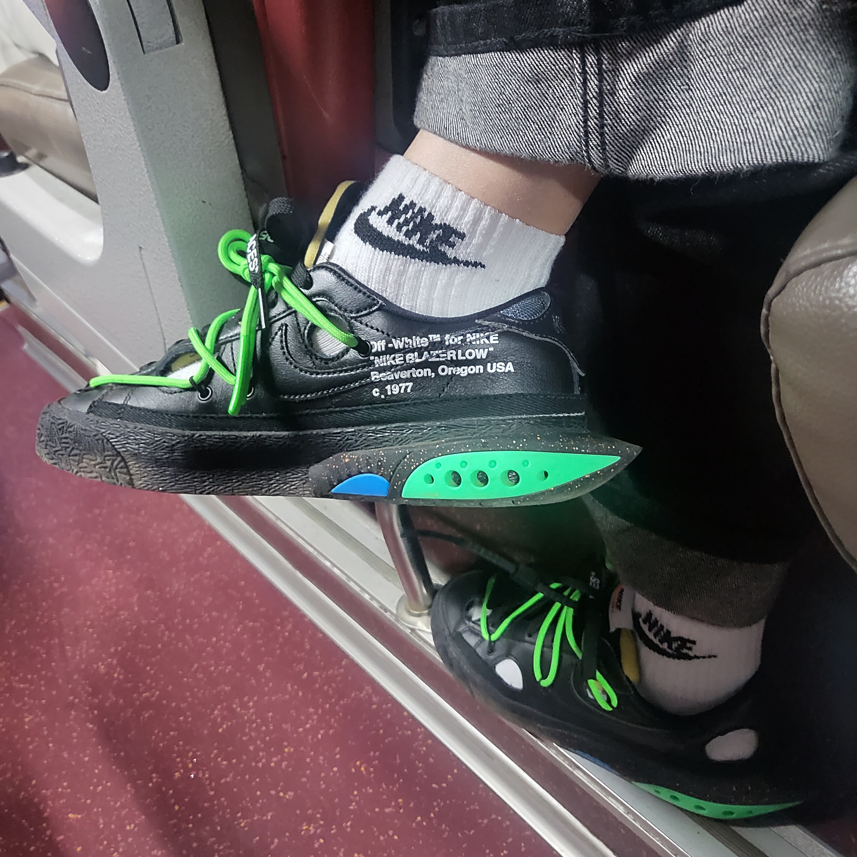 Nike x Off-White Blazer Low '77 Black and Electro Green 착용 스타일