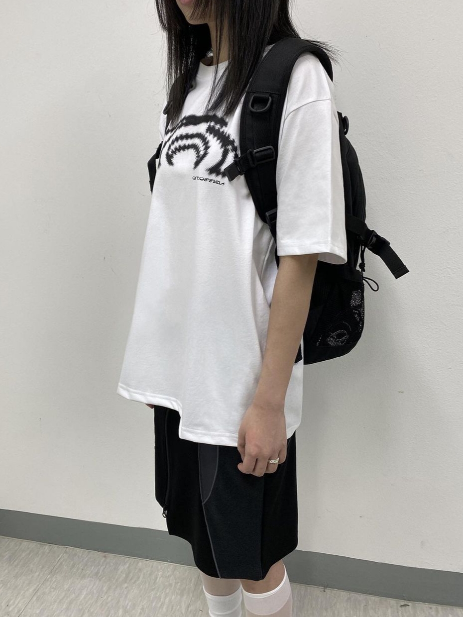 Art of Field Big Symbol Short Sleeve T-Shirt White, Art of Field Unbalanced Midi Skirt Black 착용 스타일 - 1