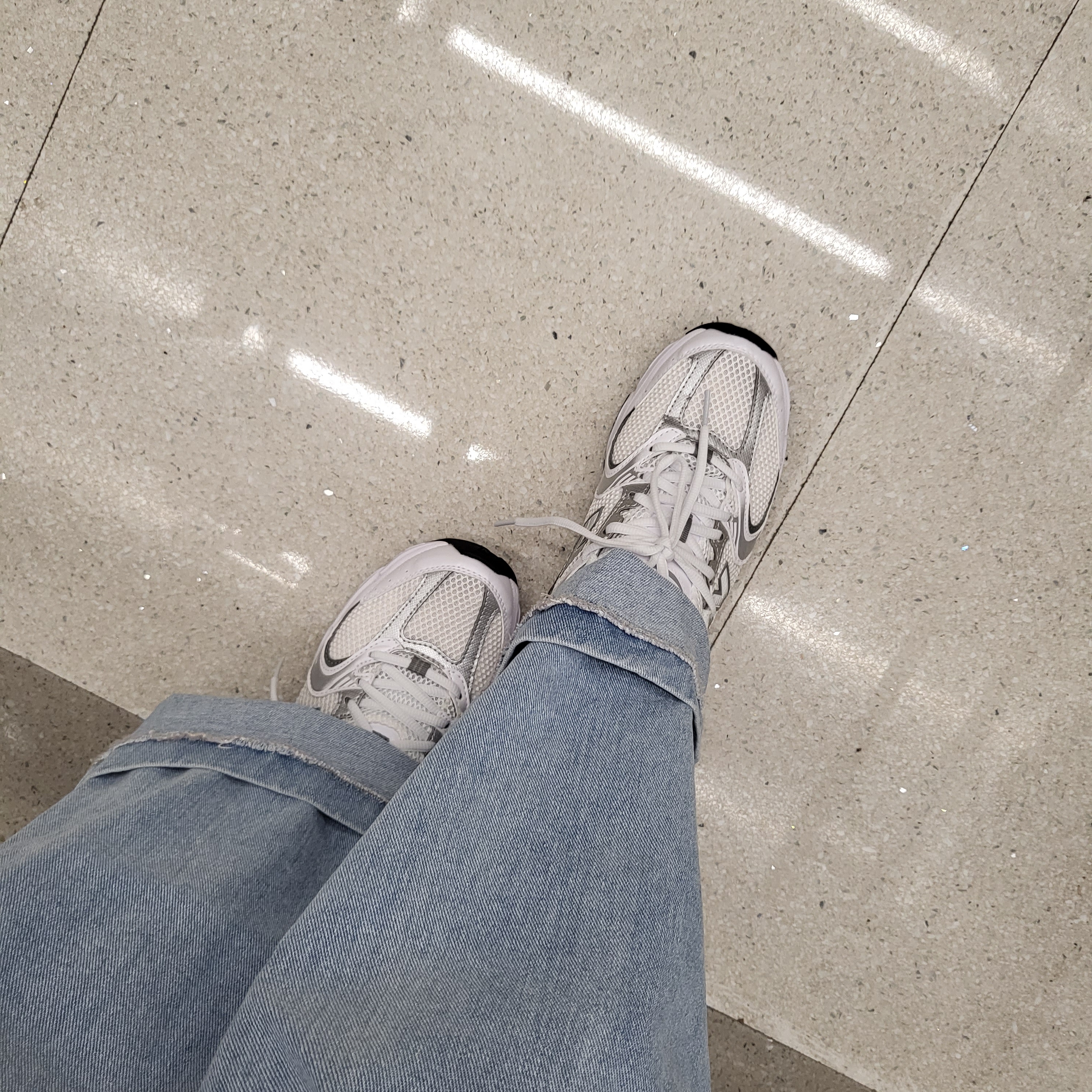 New Balance 530 White Silver 착용 스타일