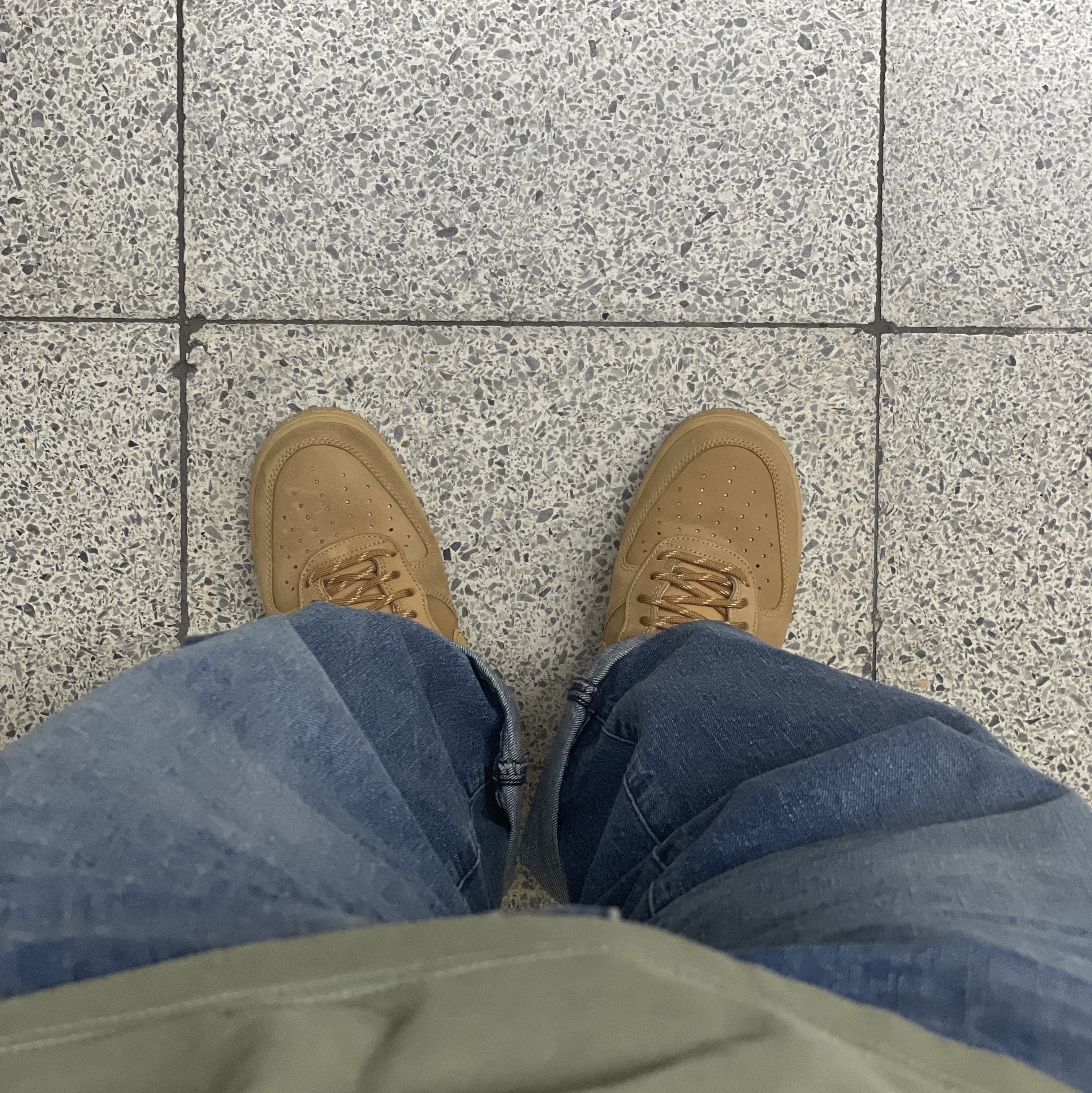 Nike Air Force 1 '07 WB Flax 착용 스타일