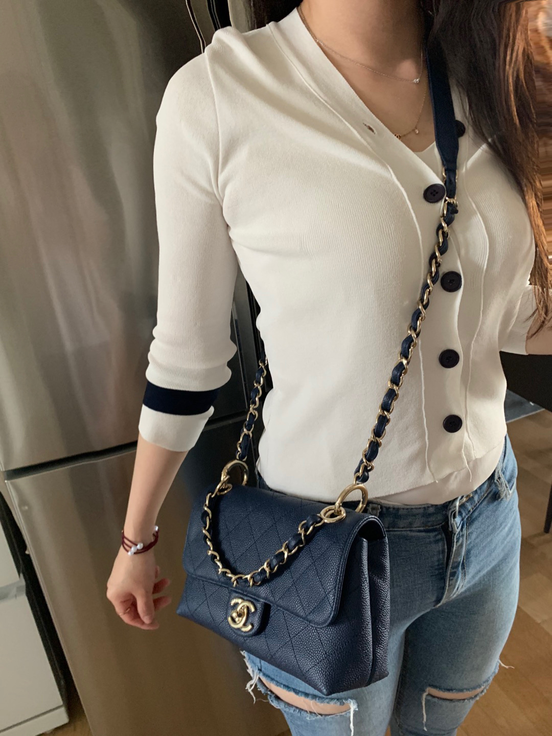 Chanel Small Flap Bag Grained Calfskin & Gold Black 착용 스타일