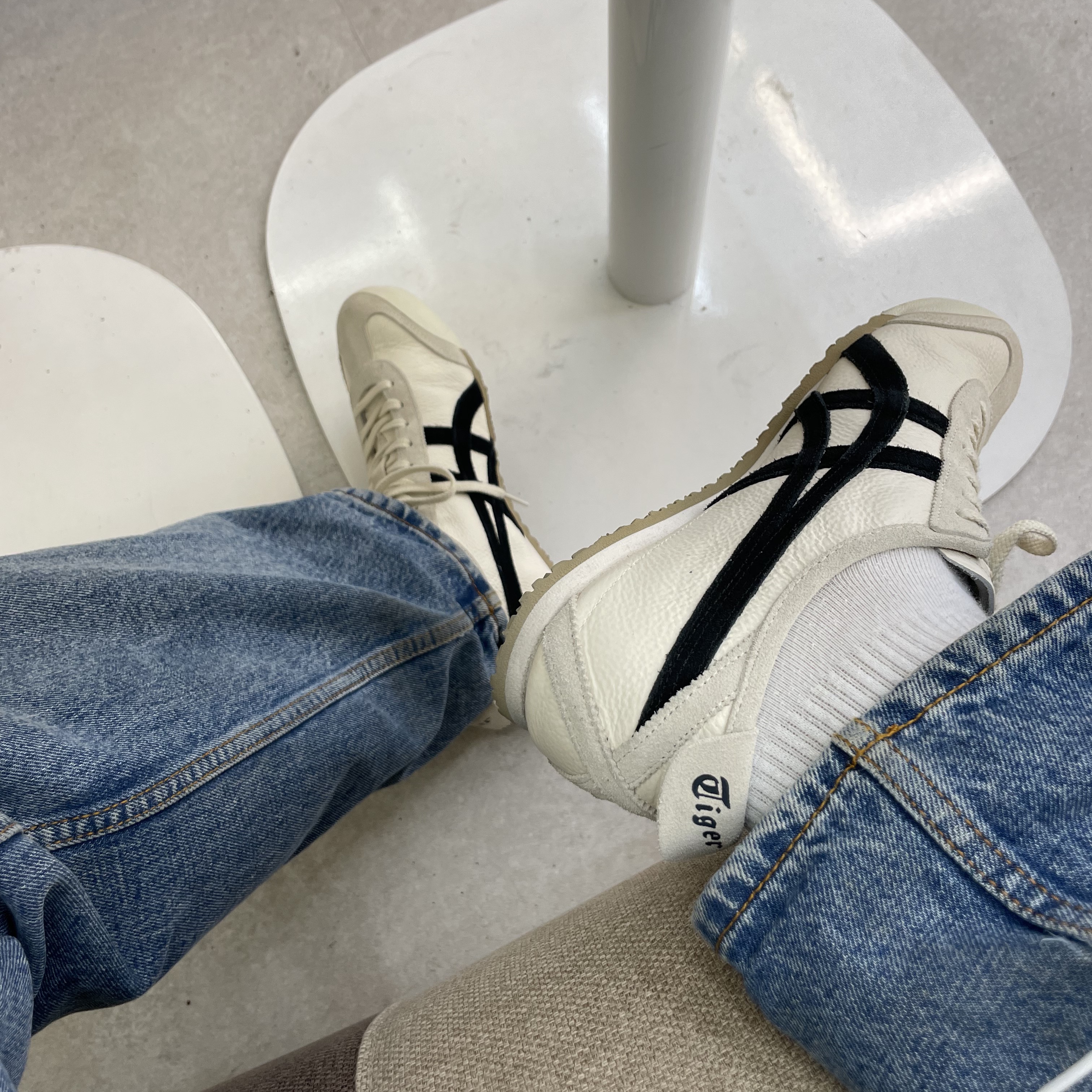 Onitsuka Tiger Mexico 66 Vintage White Black 착용 스타일 - 5