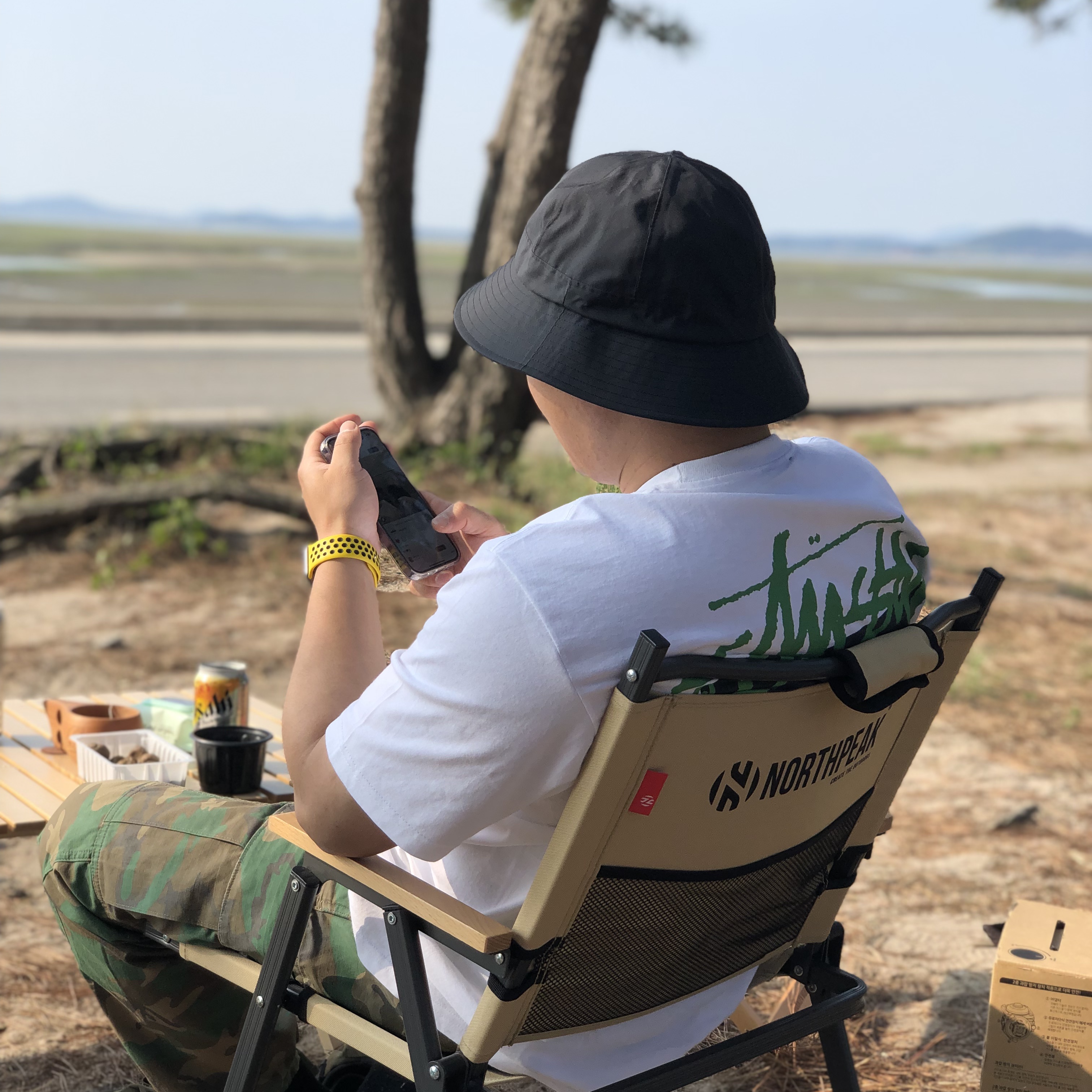 Nike x Stussy NRG FL Storm-Fit Bucket Hat Black, Stussy Landin T-Shirt White 착용 스타일