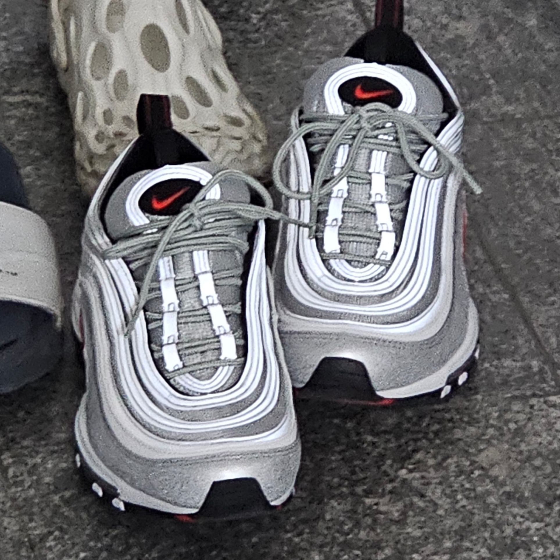 Nike Air Max 97 OG Silver Bullet 2022, Merrell Hydro Moc Chalk 착용 스타일