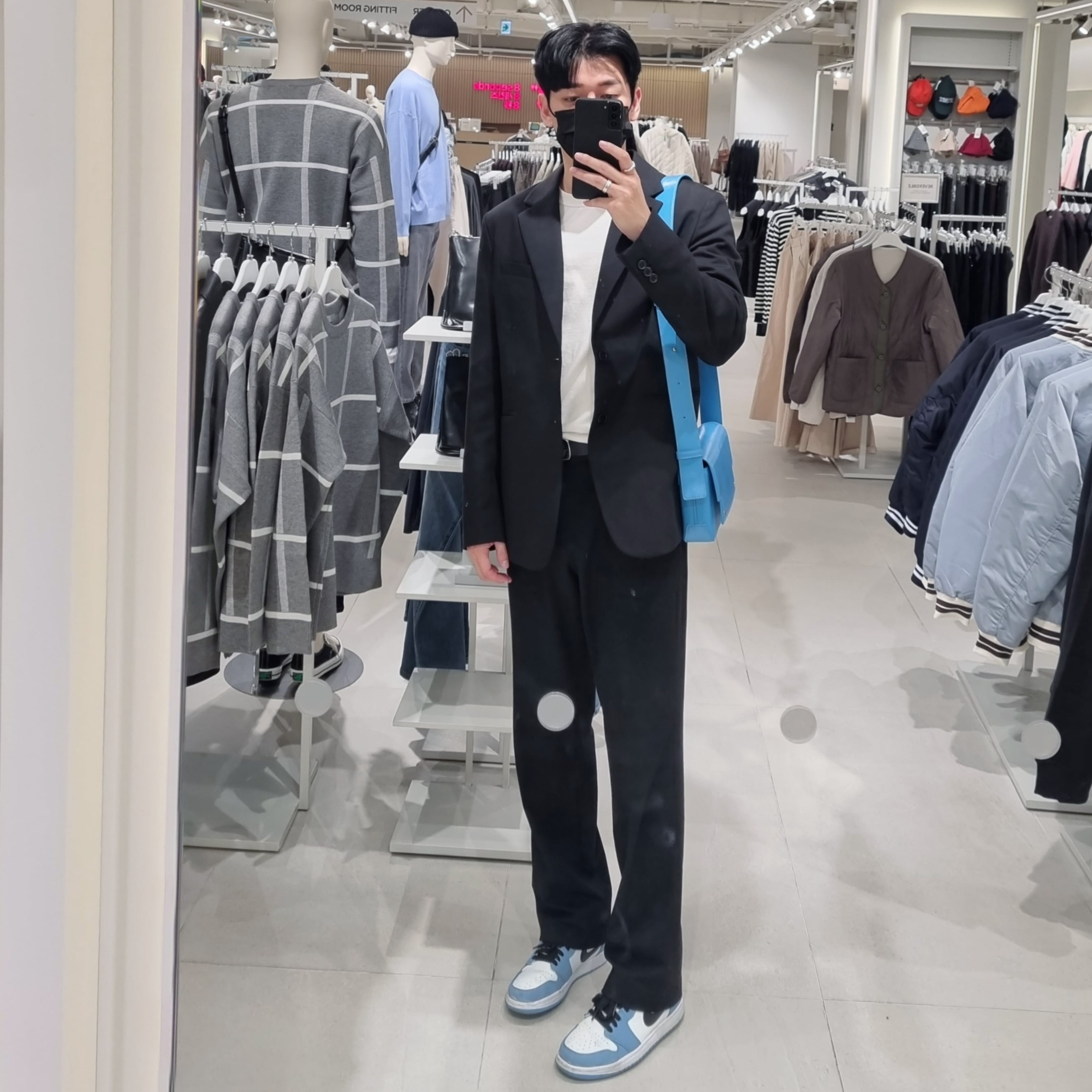 Jordan 1 Retro High OG University Blue 착용 스타일