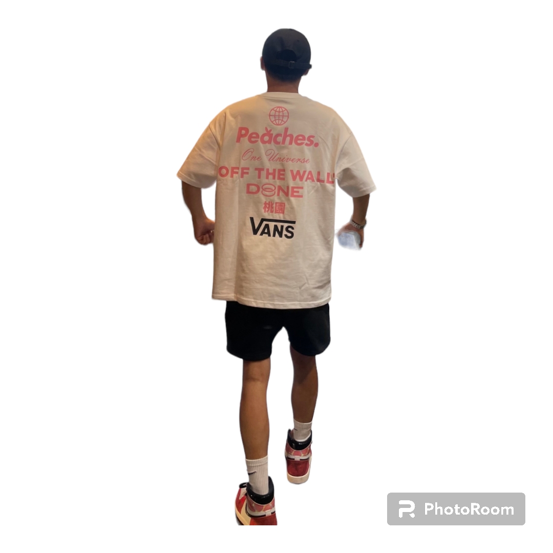 Vans x Peaches. Staple S/S T-Shirt White, Essentials The Core Collection Sweatshorts Stretch Limo 착용 스타일 - 1