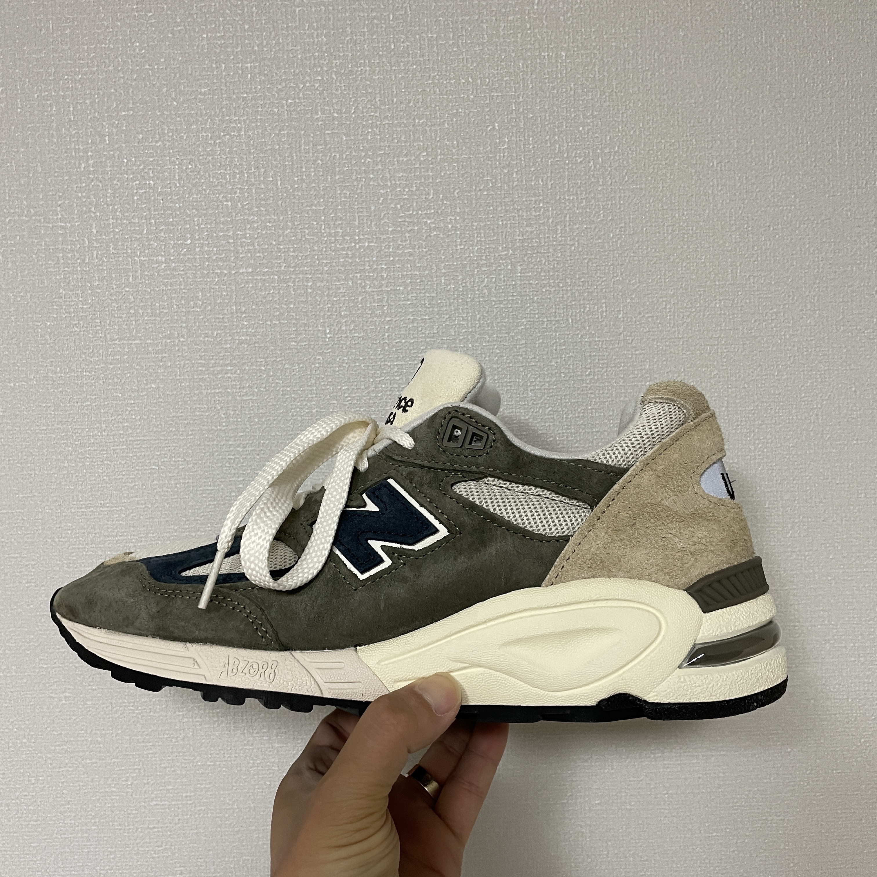 New Balance 990v2 Made in USA Grey Tan 착용 스타일
