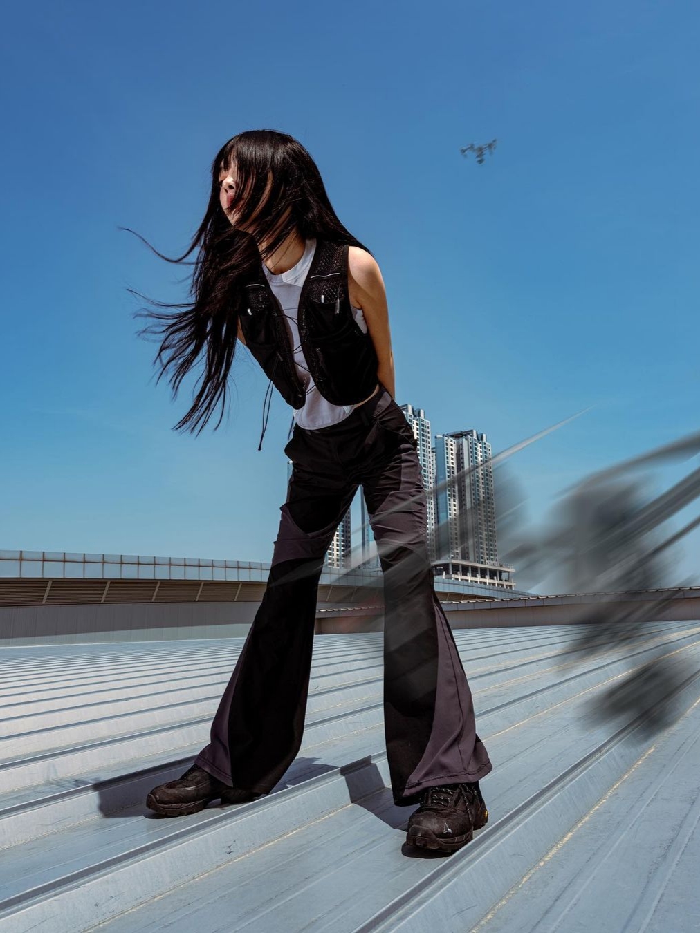 Art of Field Bootscut Long Pants Black, Art of Field Slit Mesh Sleeveless Shirt Blue Gray 착용 스타일