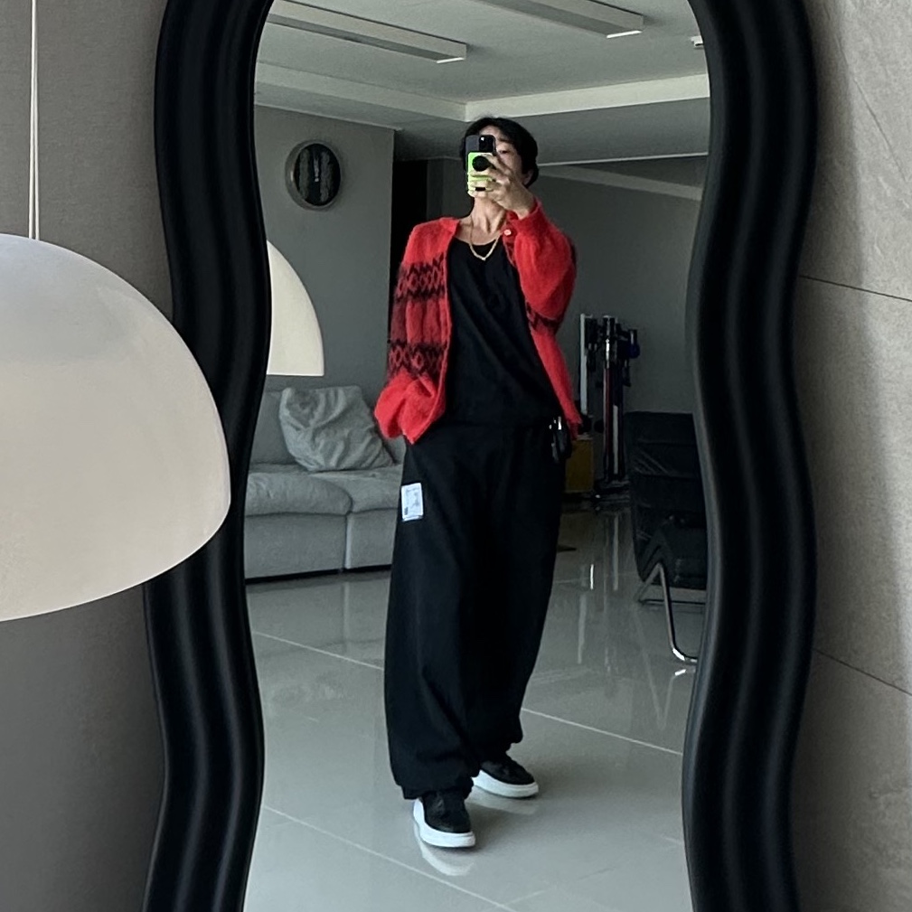 Alexander McQueen Oversized Sneakers Black 착용 스타일 - 1