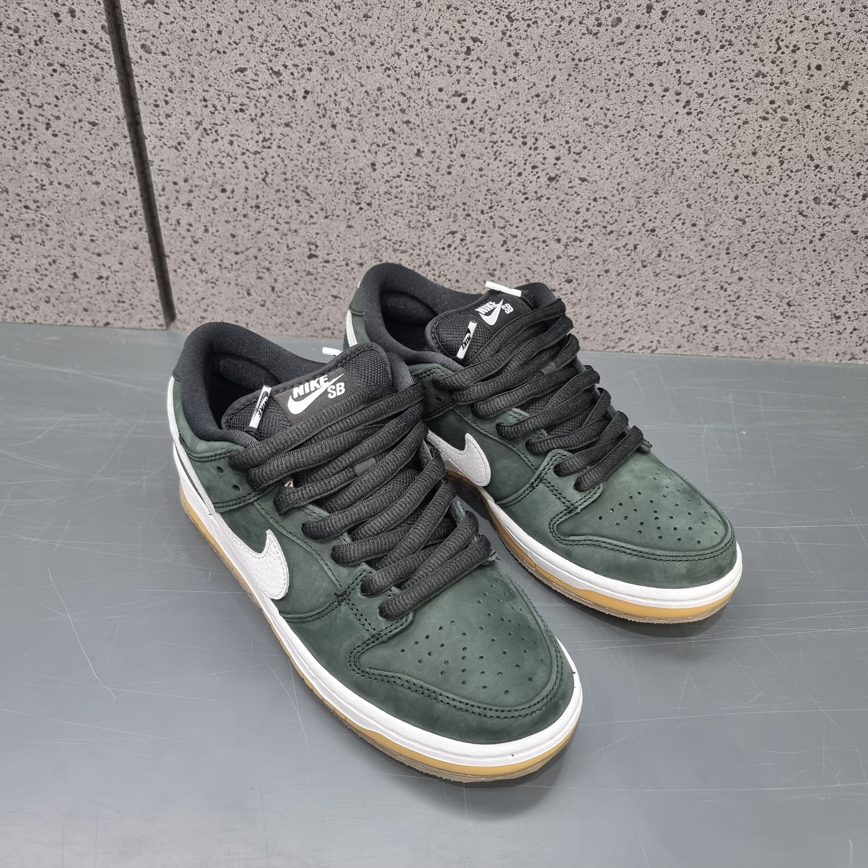 Nike SB Dunk Low Pro Black White 착용 스타일