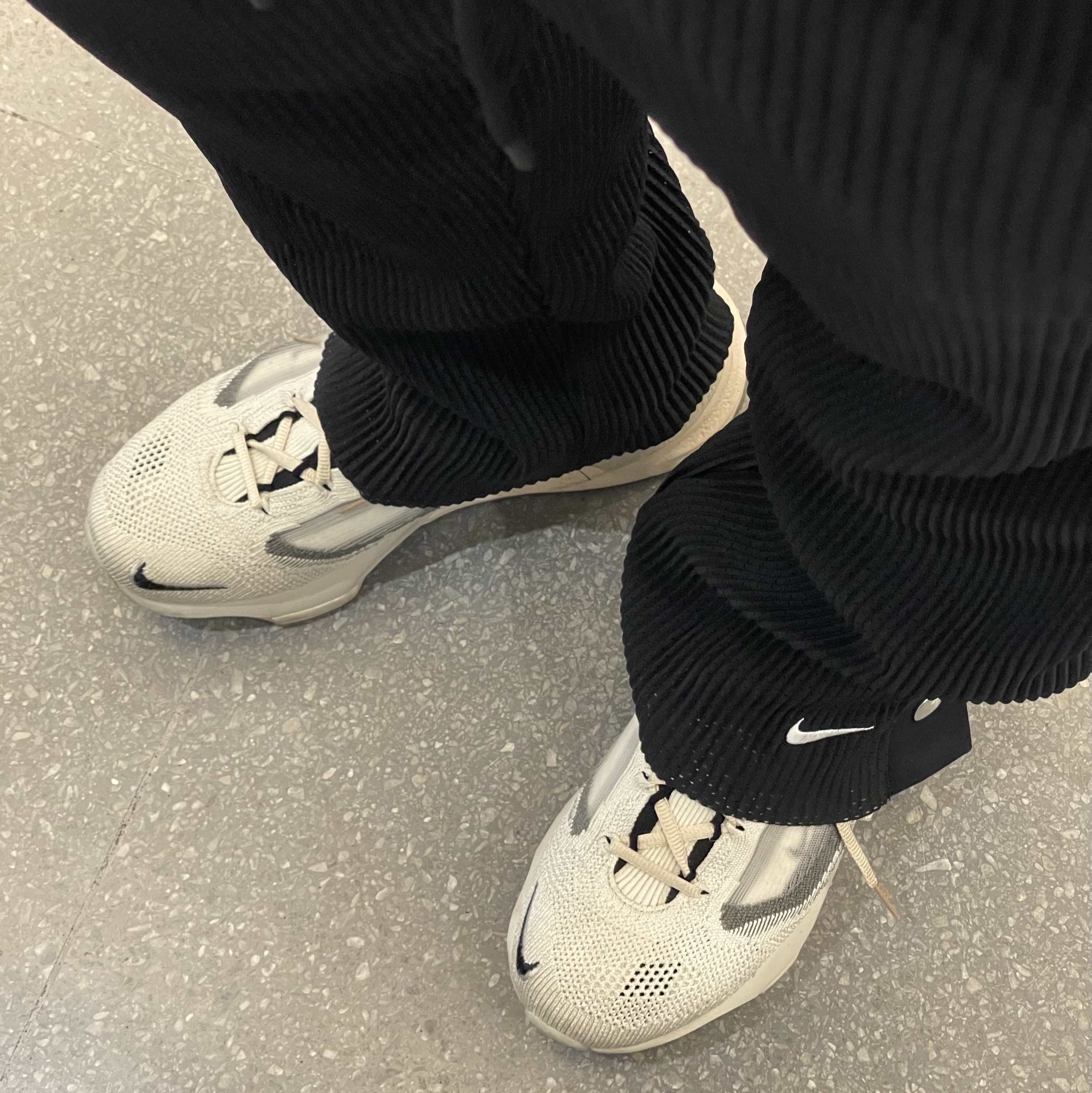 Nike Spark Flyknit Platinum Tint and Coconut Milk 착용 스타일