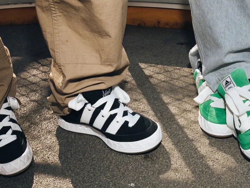 Adidas Adimatic Core Black, Adidas Adimatic Green 착용 스타일 - 2