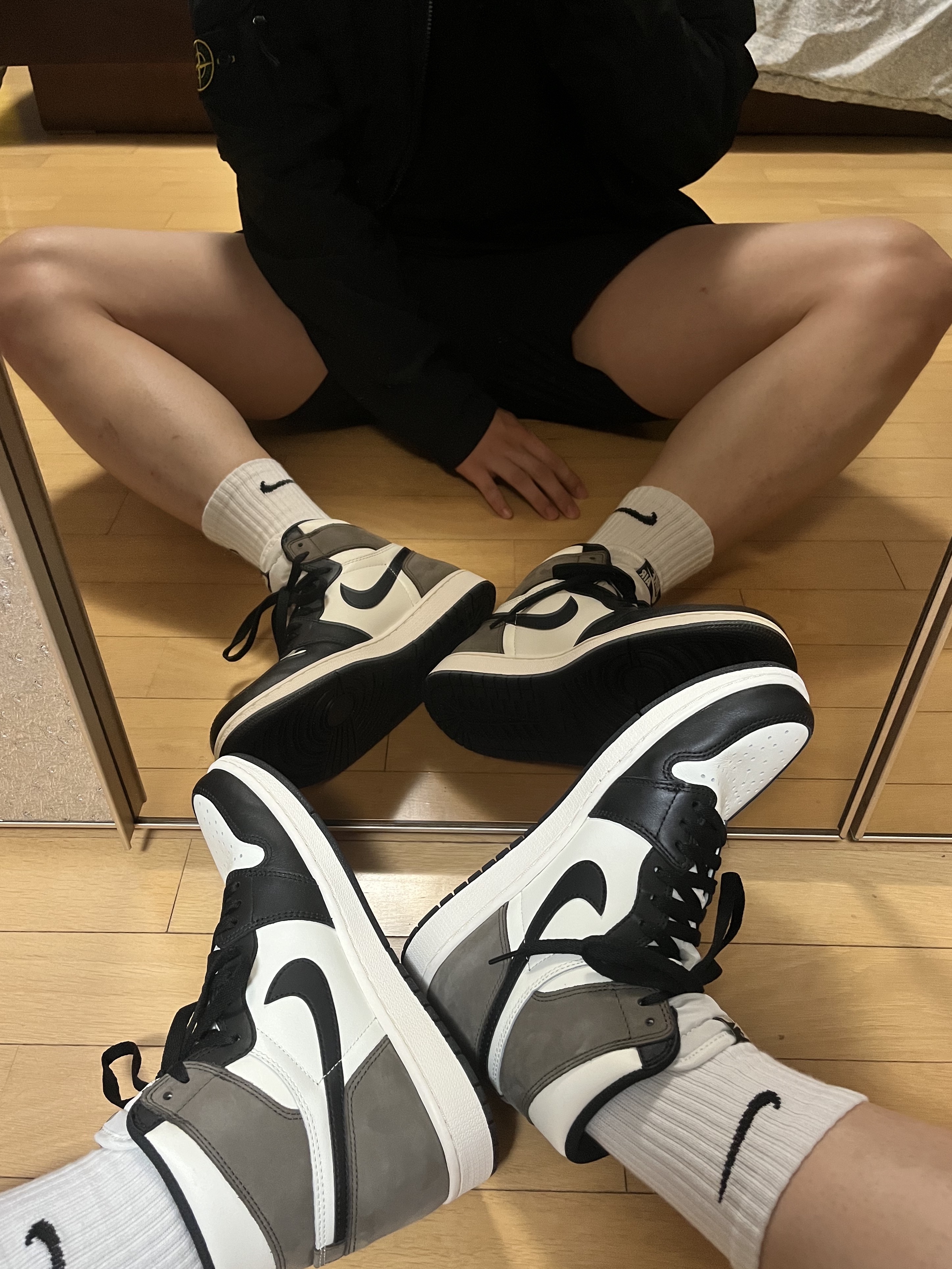 Jordan 1 Retro High OG Black Mocha 착용 스타일