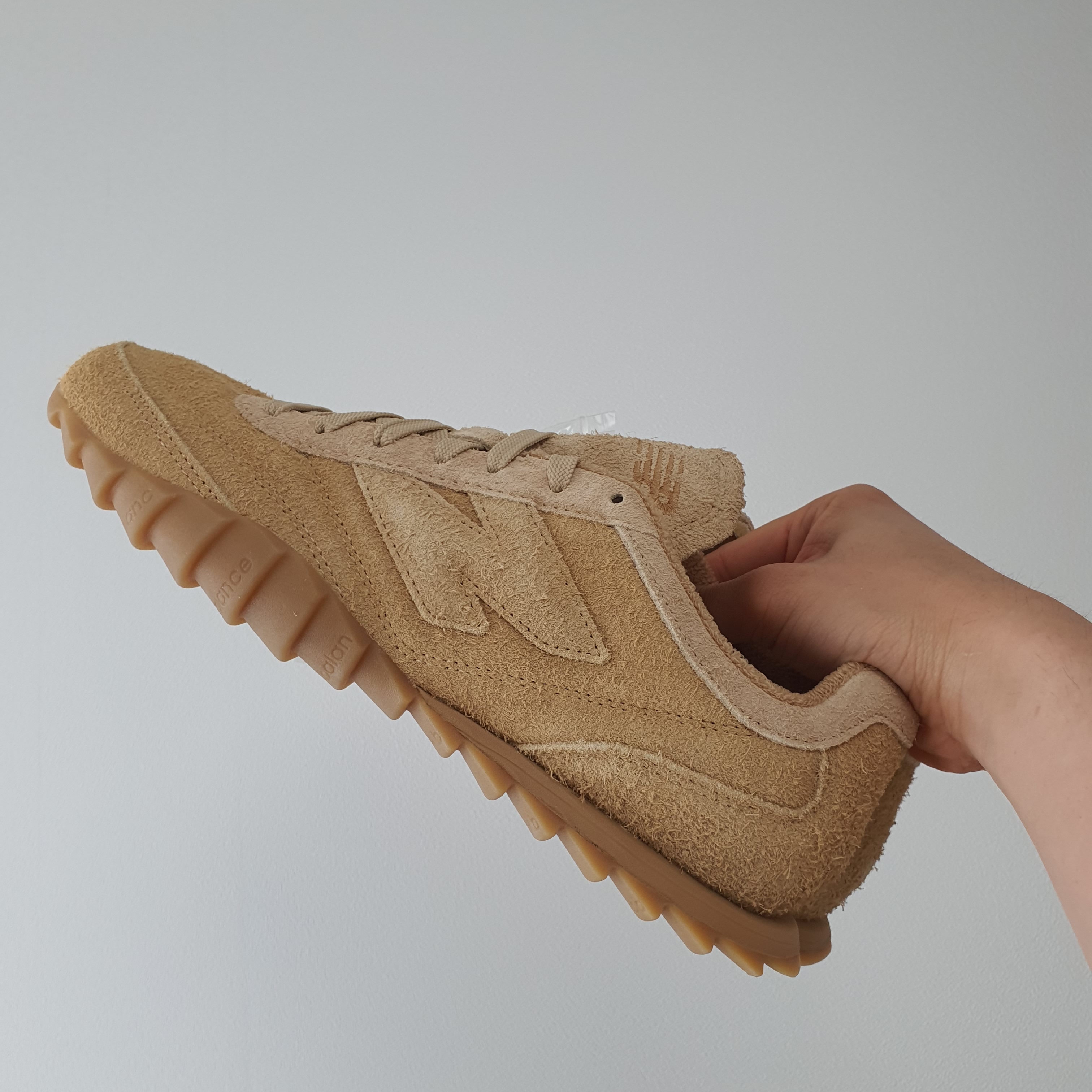 New Balance x Auralee RC30 Tan Orange 착용 스타일 - 1