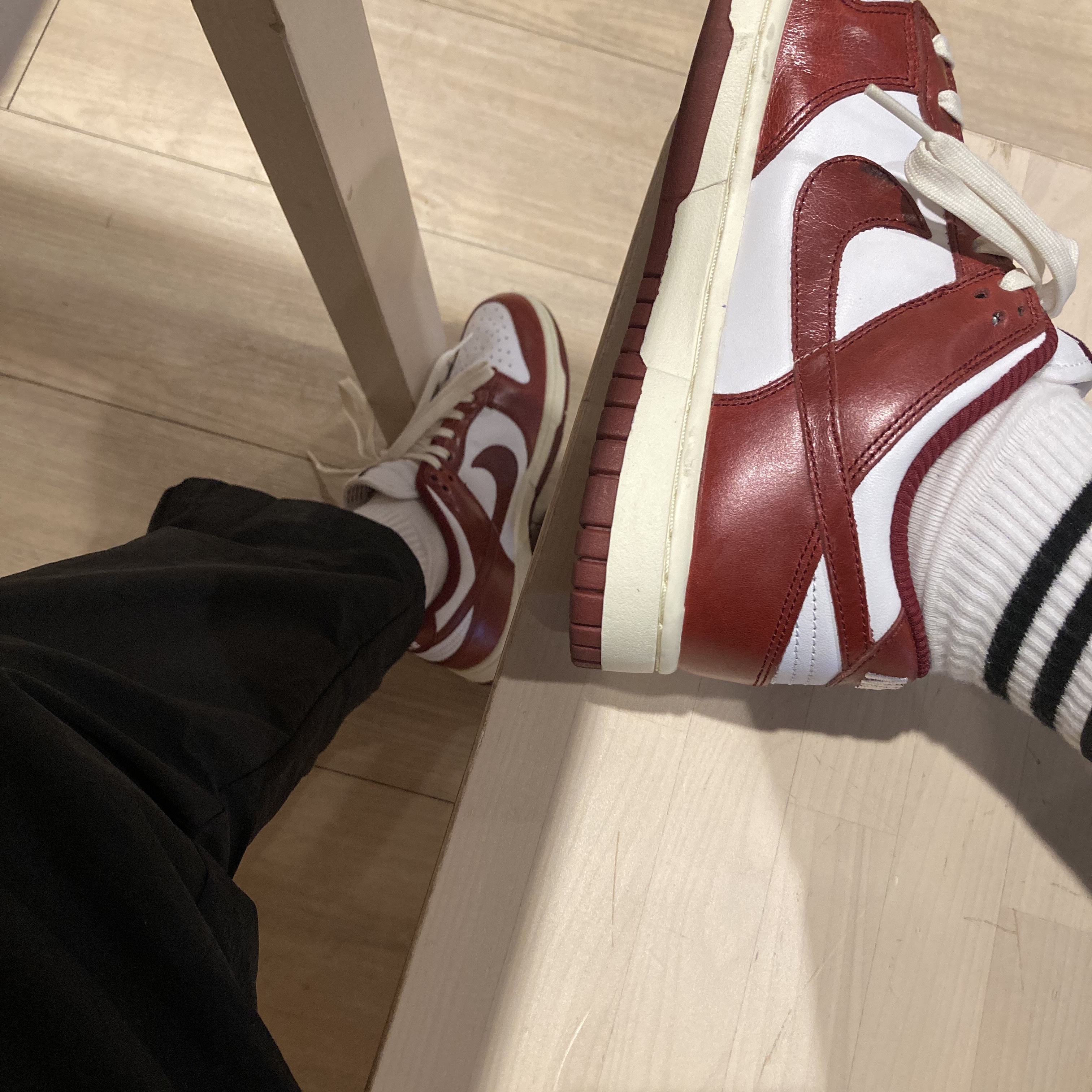 (W) Nike Dunk Low Retro PRM Team Red and White 착용 스타일