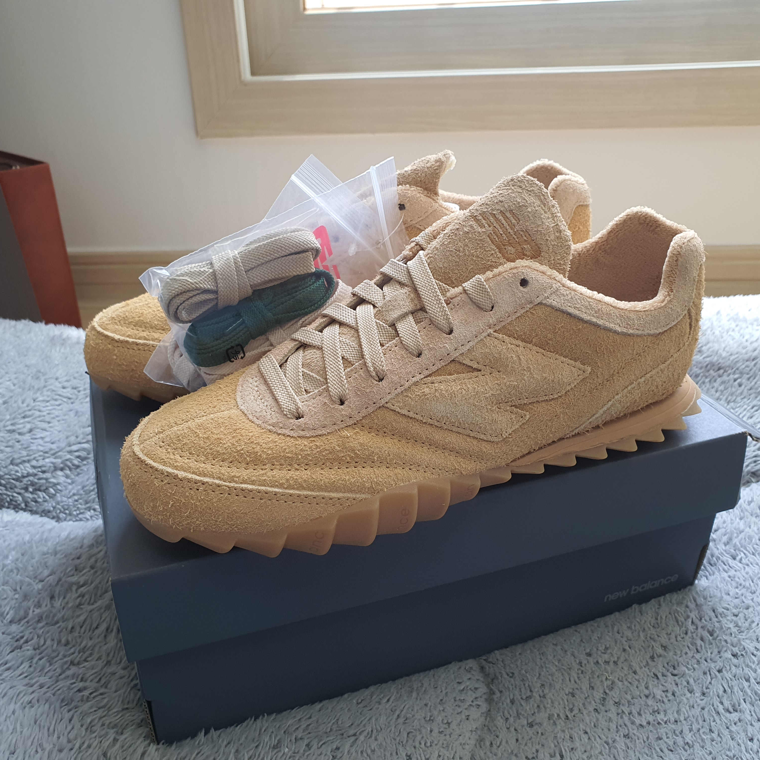 New Balance x Auralee RC30 Tan Orange 착용 스타일 - 2