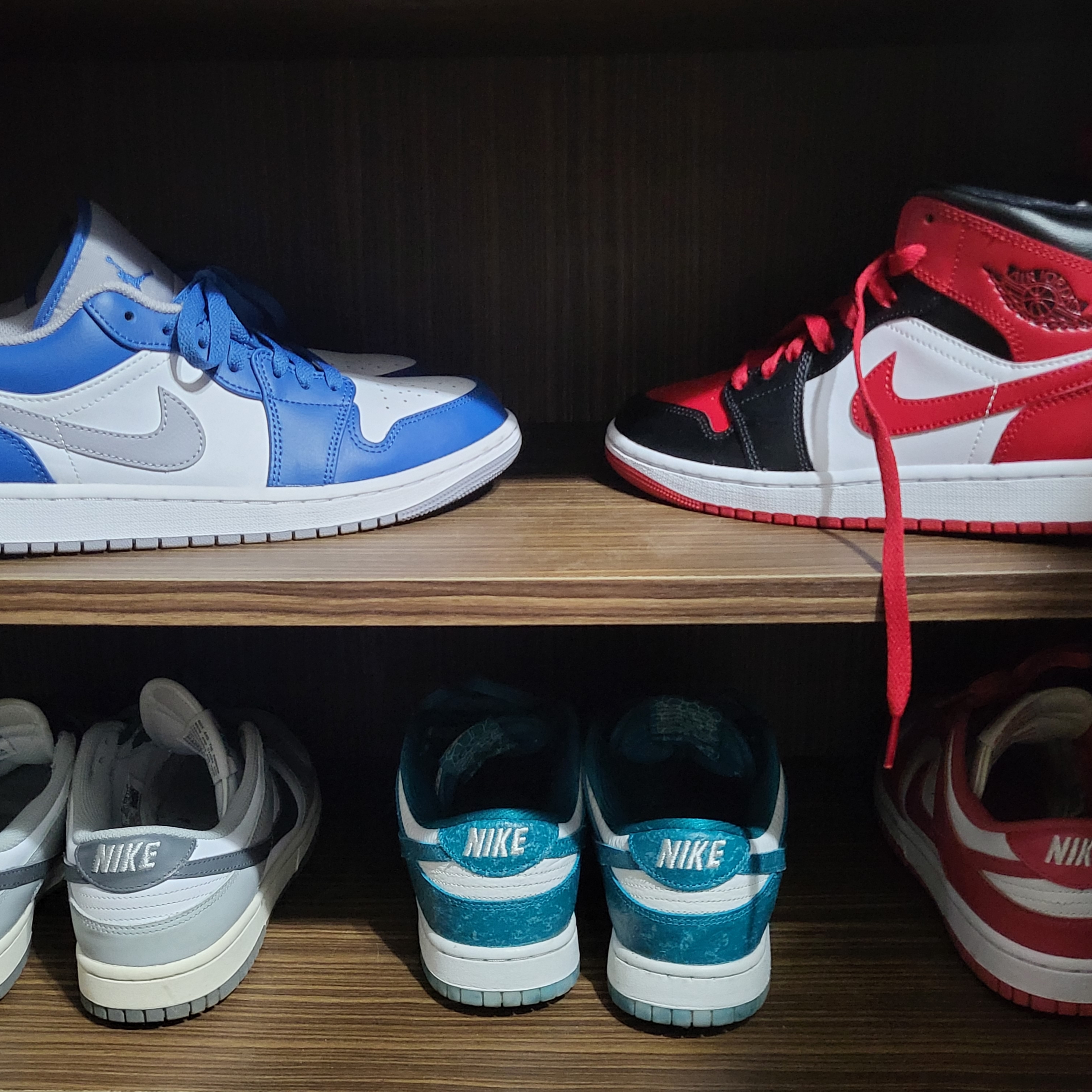 (W) Jordan 1 Mid Black and Gym Red 착용 스타일