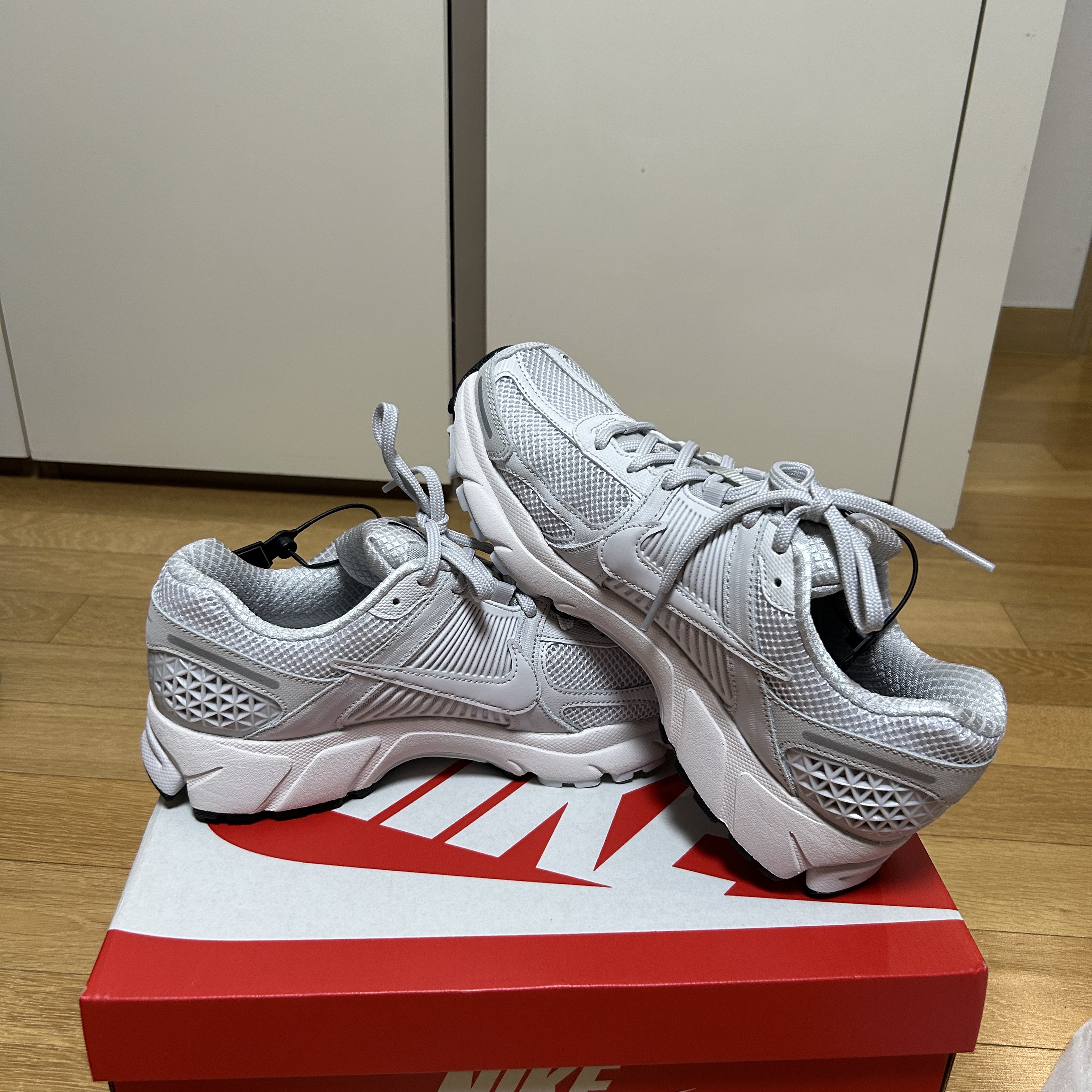 Nike Zoom Vomero 5 SP Vast Grey 2023 착용 스타일