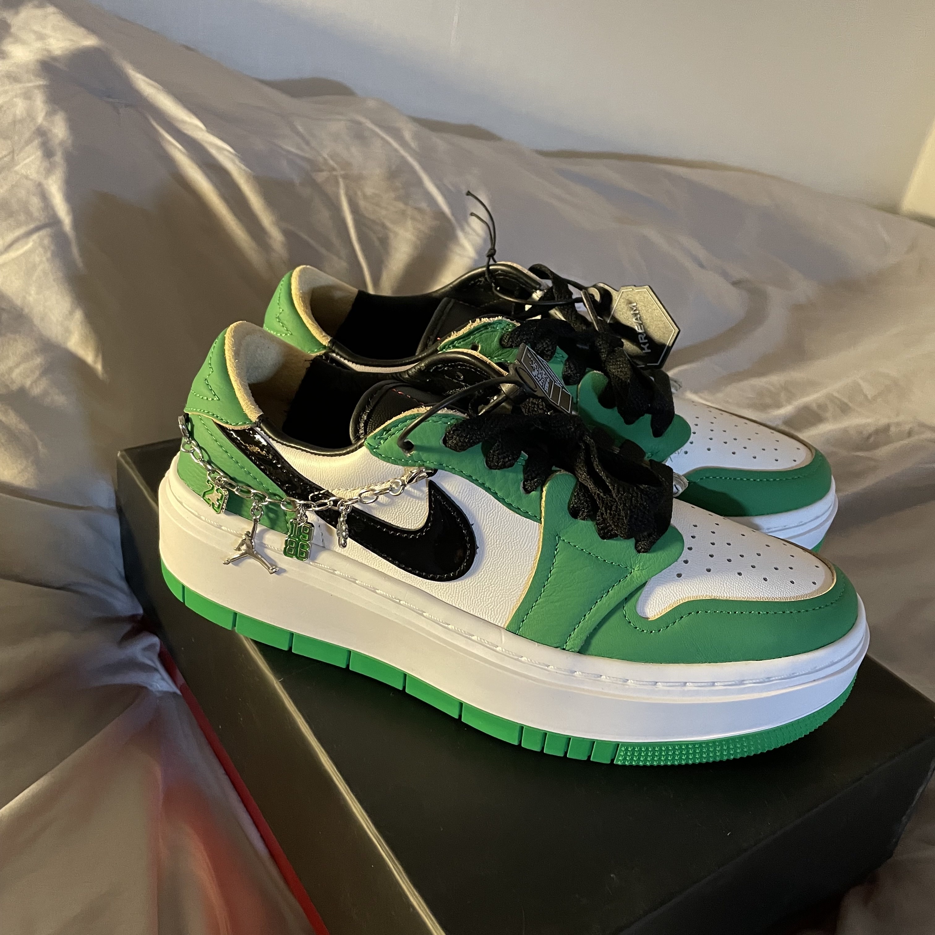 (W) Jordan 1 Elevate Low SE Lucky Green 착용 스타일 - 2