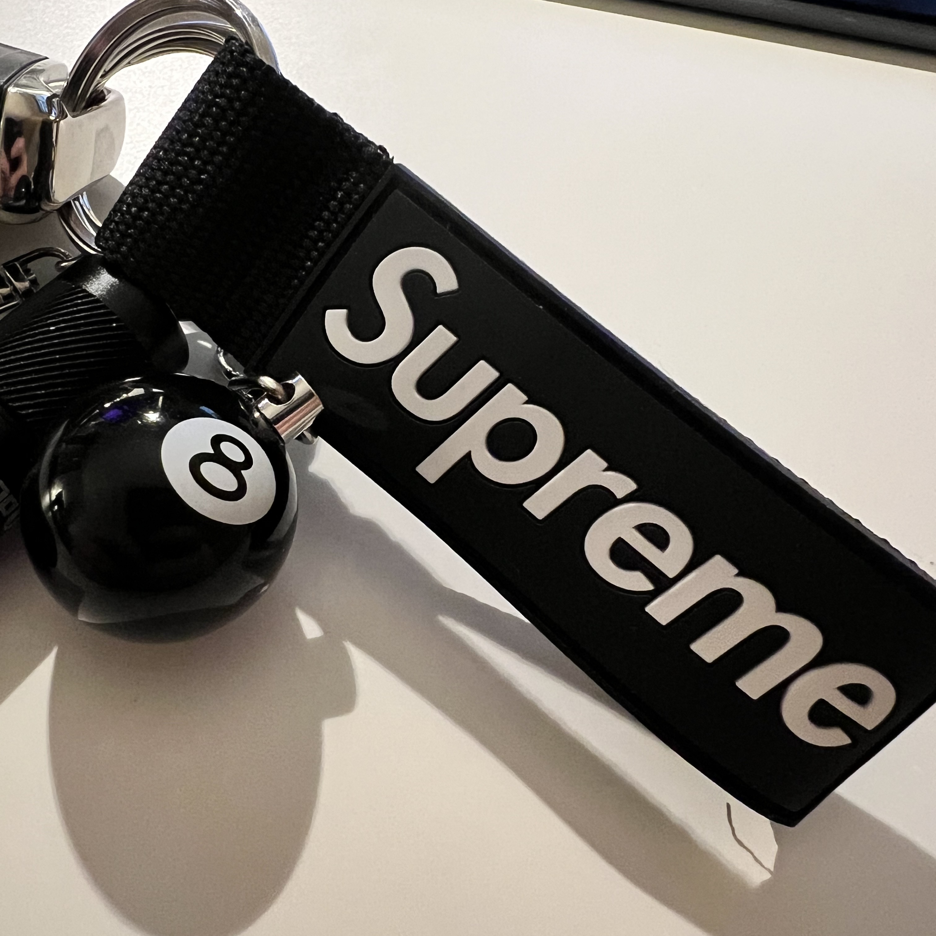 Supreme Webbing Keychain Black - 23SS, Stussy 8 Ball Keychain Black 착용 스타일