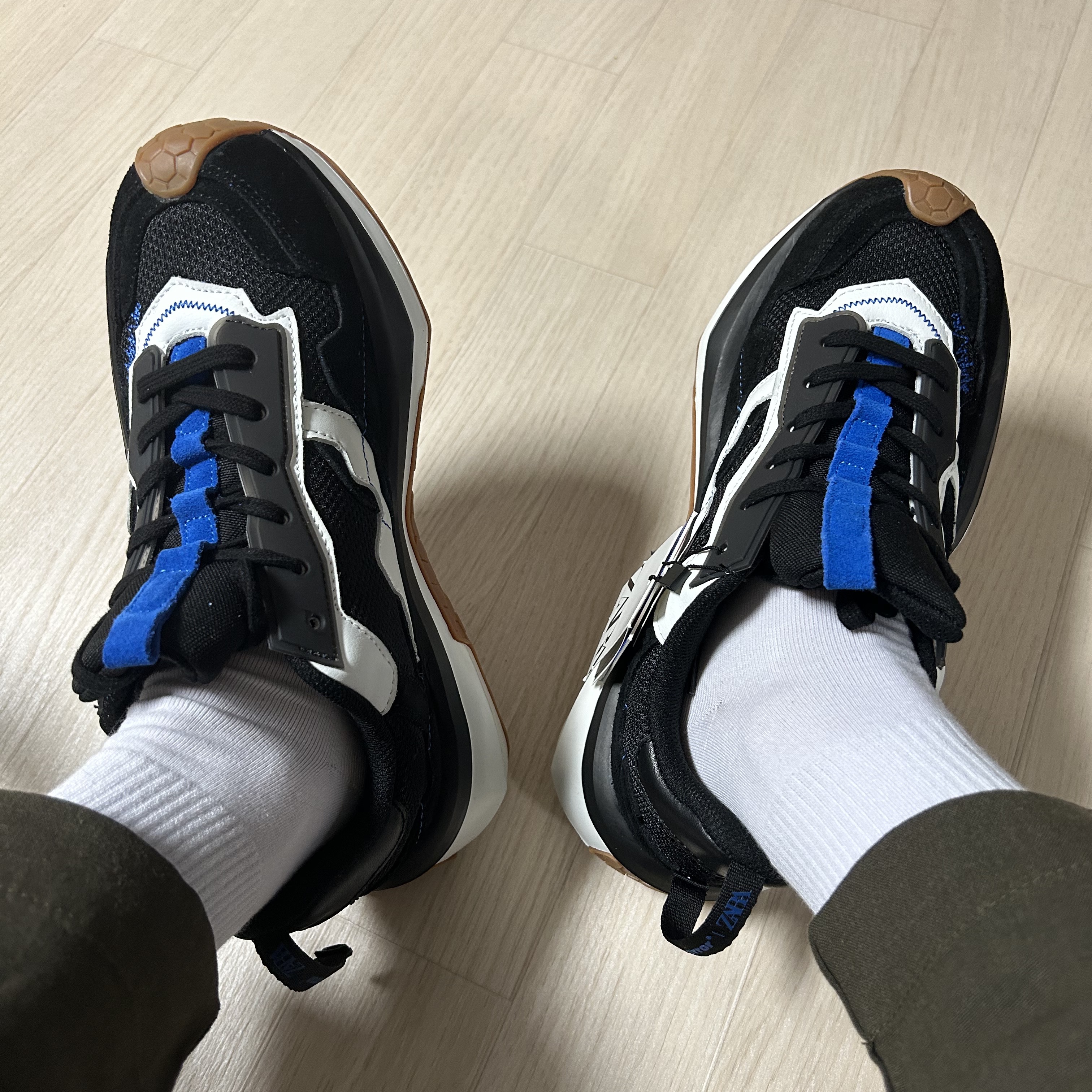 Zara x Ader Error Sneakers Multi-Color 착용 스타일
