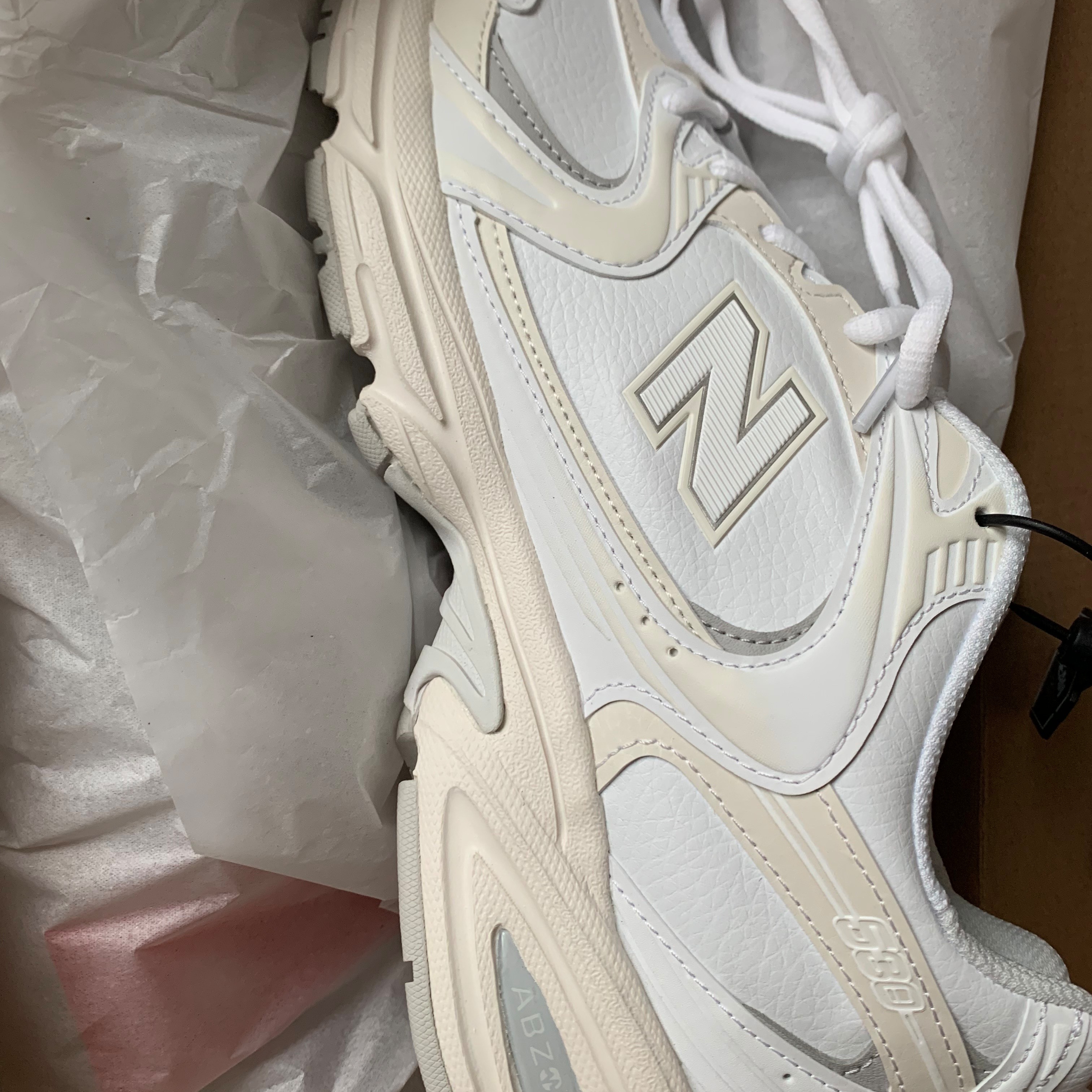 New Balance 530 White Cream 착용 스타일 - 1