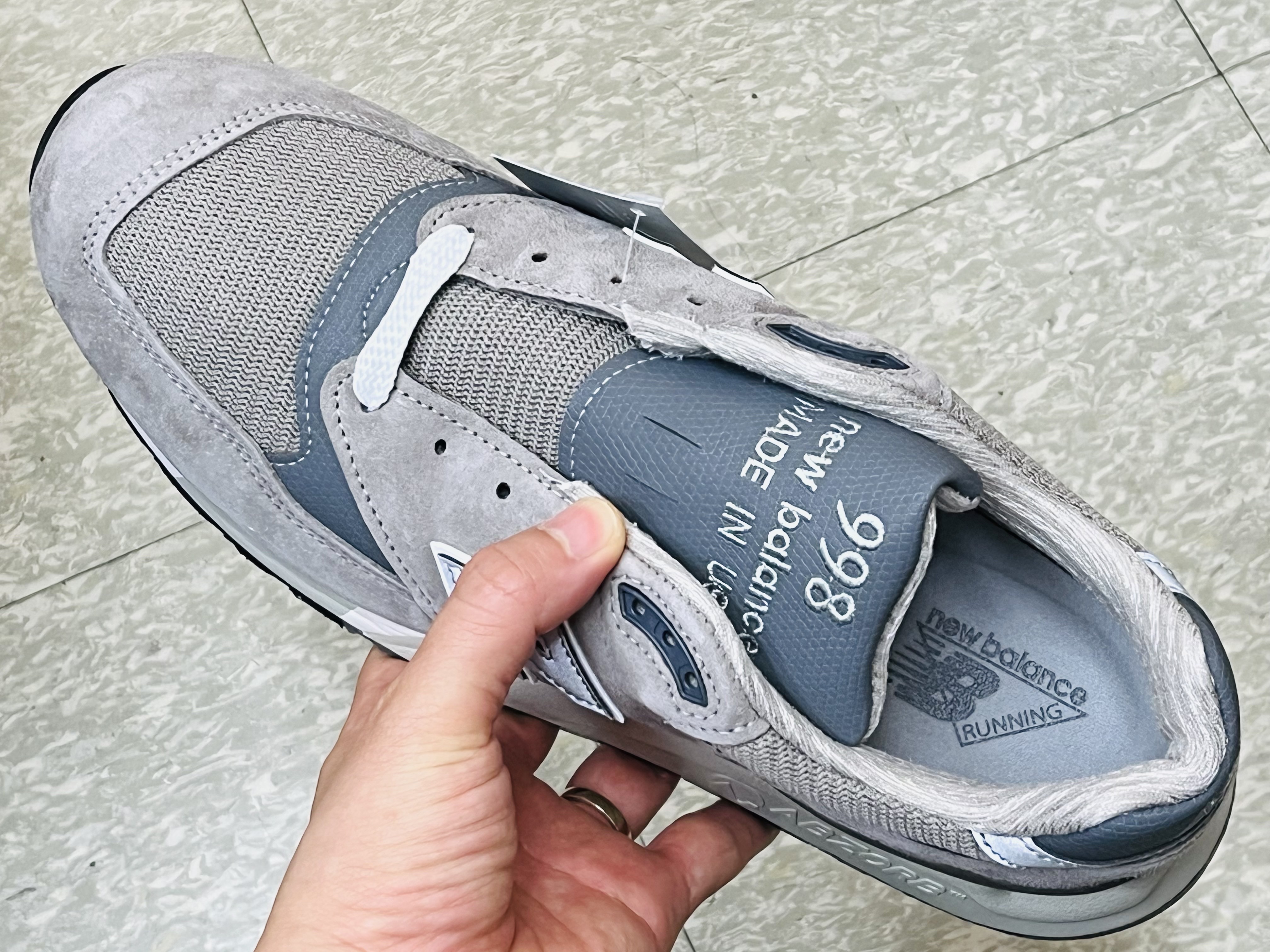 New Balance 998 Core Made in USA Grey Silver 착용 스타일 - 2