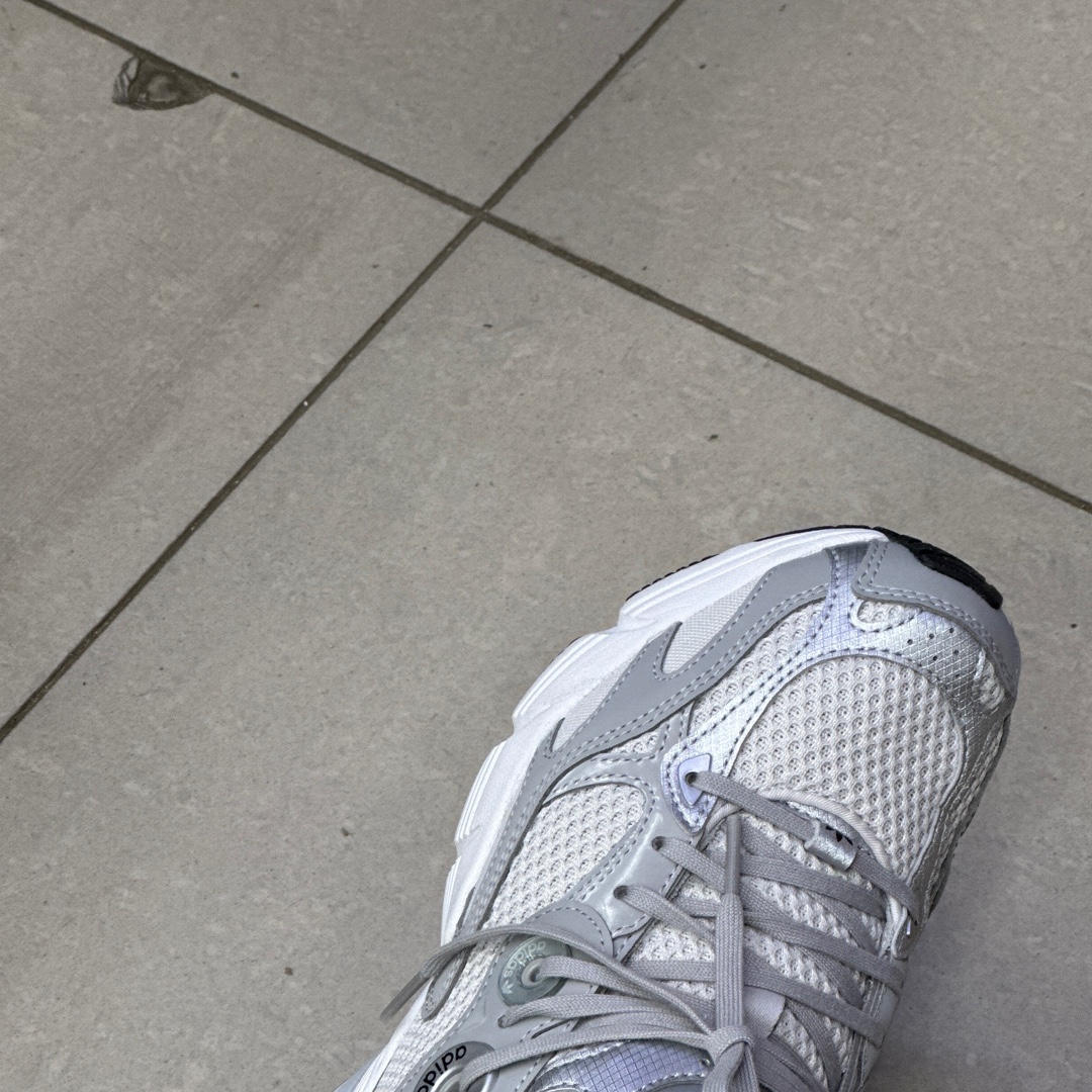 (W) Adidas Astir Grey Two 착용 스타일